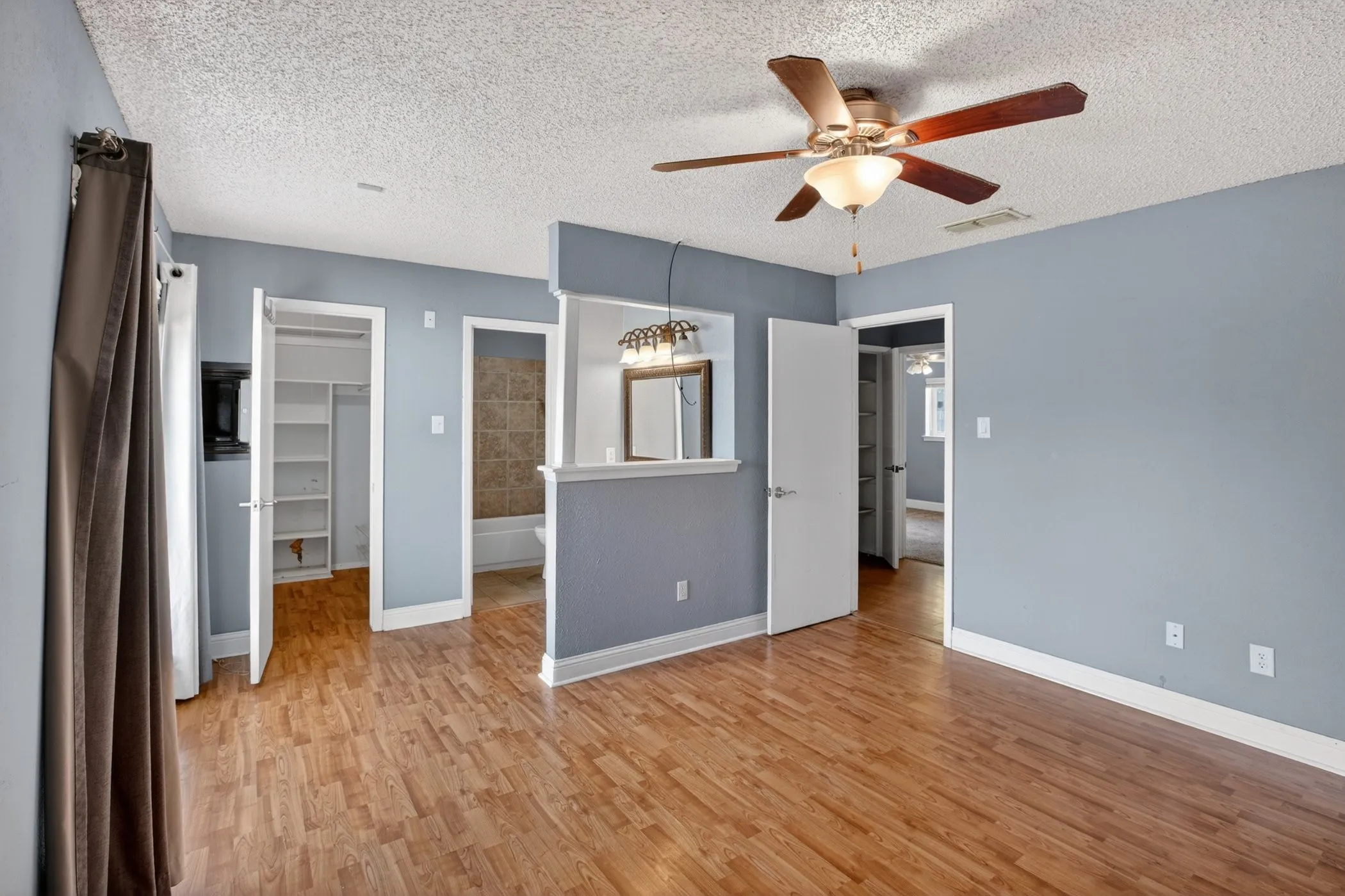 Single Family Residence For Sale in Tarrant County , 7333 Misty Meadow Drive S, Fort Worth, Texas 76133, 3 Bedrooms, 2 Bathrooms, 2 Garage spaces, 1,538 Sqft, built in 1979, Price $219,000, mls#21273433, Real Estate Agent in Fort Worth, Homes For Sale in Tarrant county, Homes For Sale in Fort Worth, Realtor in Fort Worth Texas, Real Estate Brokerage Independent Realty Texas, Luminita Cordes Realtor
