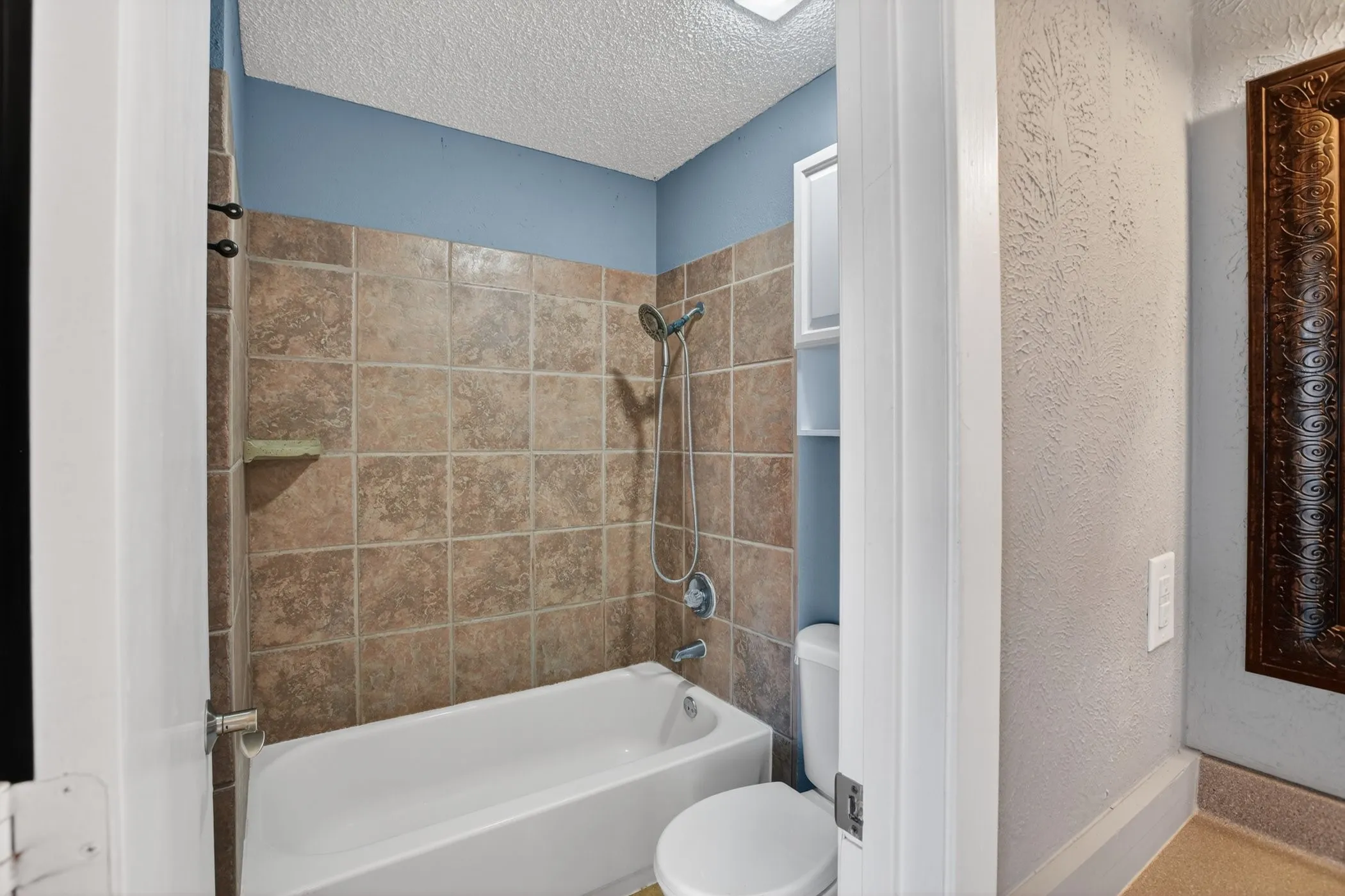 Single Family Residence For Sale in Tarrant County , 7333 Misty Meadow Drive S, Fort Worth, Texas 76133, 3 Bedrooms, 2 Bathrooms, 2 Garage spaces, 1,538 Sqft, built in 1979, Price $219,000, mls#21273433, Real Estate Agent in Fort Worth, Homes For Sale in Tarrant county, Homes For Sale in Fort Worth, Realtor in Fort Worth Texas, Real Estate Brokerage Independent Realty Texas, Luminita Cordes Realtor