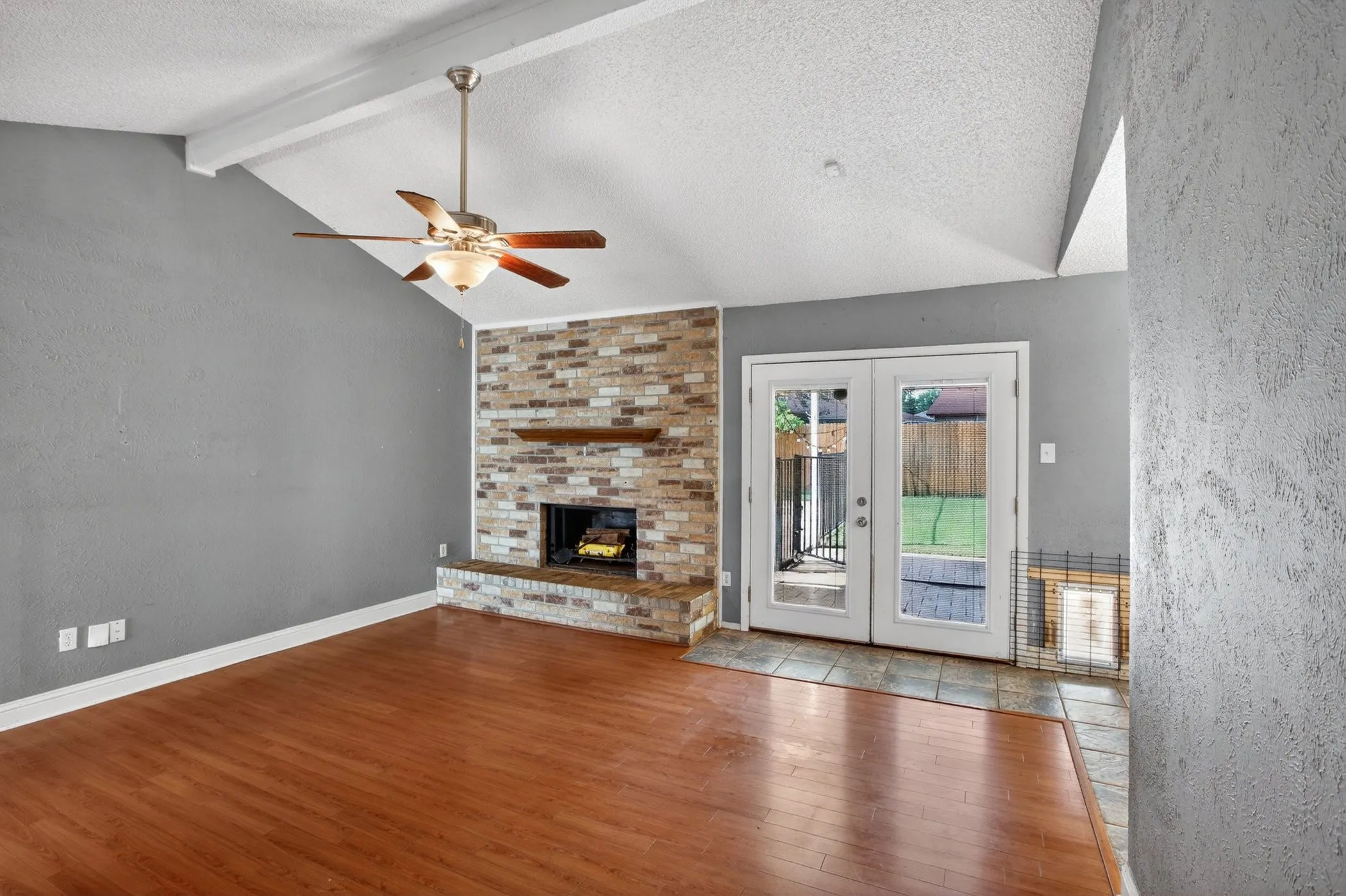 Single Family Residence For Sale in Tarrant County , 7333 Misty Meadow Drive S, Fort Worth, Texas 76133, 3 Bedrooms, 2 Bathrooms, 2 Garage spaces, 1,538 Sqft, built in 1979, Price $219,000, mls#21273433, Real Estate Agent in Fort Worth, Homes For Sale in Tarrant county, Homes For Sale in Fort Worth, Realtor in Fort Worth Texas, Real Estate Brokerage Independent Realty Texas, Luminita Cordes Realtor