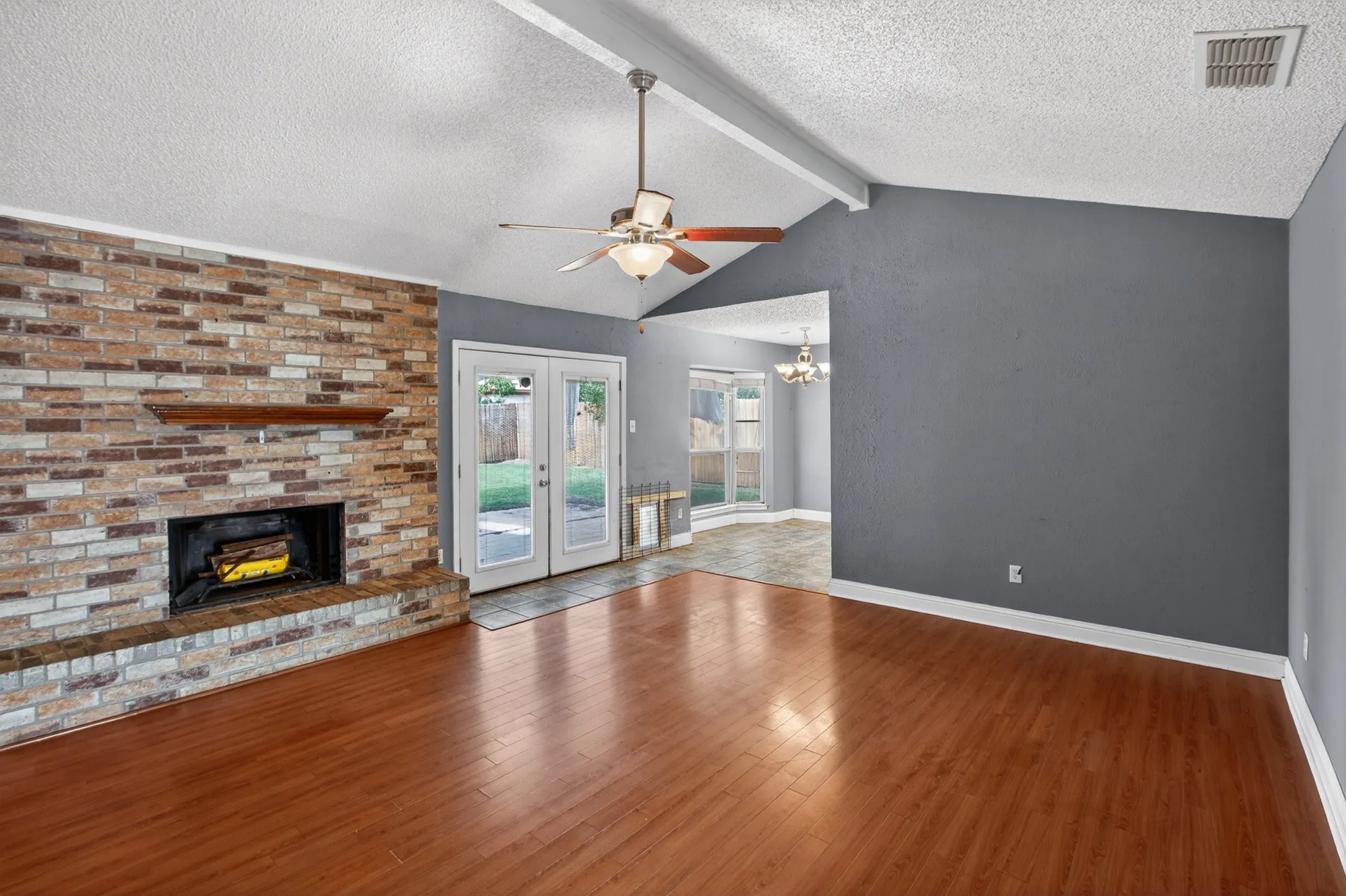 Single Family Residence For Sale in Tarrant County , 7333 Misty Meadow Drive S, Fort Worth, Texas 76133, 3 Bedrooms, 2 Bathrooms, 2 Garage spaces, 1,538 Sqft, built in 1979, Price $219,000, mls#21273433, Real Estate Agent in Fort Worth, Homes For Sale in Tarrant county, Homes For Sale in Fort Worth, Realtor in Fort Worth Texas, Real Estate Brokerage Independent Realty Texas, Luminita Cordes Realtor