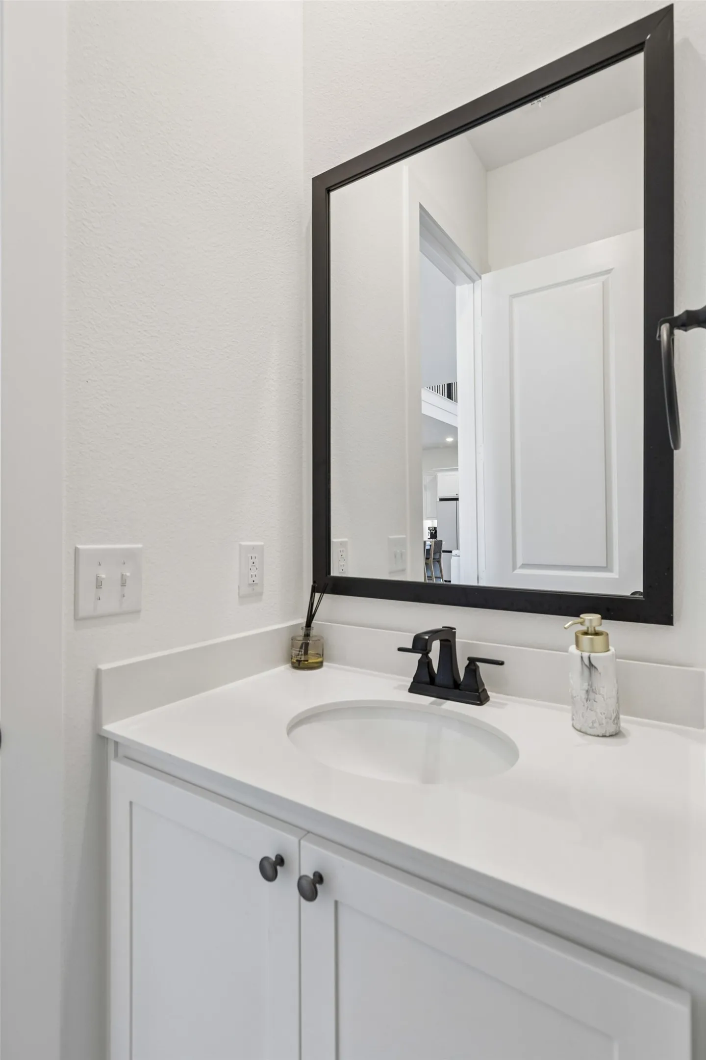 Single Family Residence For Sale in Collin County , 805 Isabel Street, Celina, Texas 75009, 4 Bedrooms, 4 Bathrooms, 2 Garage spaces, 2,662 Sqft, built in 2023, Price $567,000, mls#21266696, Real Estate Agent in Celina, Homes For Sale in Collin county, Homes For Sale in Celina, Realtor in Celina Texas, Real Estate Brokerage Independent Realty Texas, Luminita Cordes Realtor