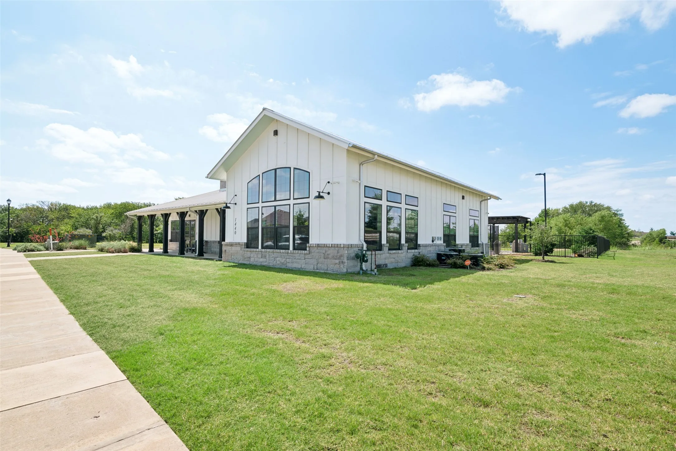 Single Family Residence For Sale in Collin County , 805 Isabel Street, Celina, Texas 75009, 4 Bedrooms, 4 Bathrooms, 2 Garage spaces, 2,662 Sqft, built in 2023, Price $567,000, mls#21266696, Real Estate Agent in Celina, Homes For Sale in Collin county, Homes For Sale in Celina, Realtor in Celina Texas, Real Estate Brokerage Independent Realty Texas, Luminita Cordes Realtor