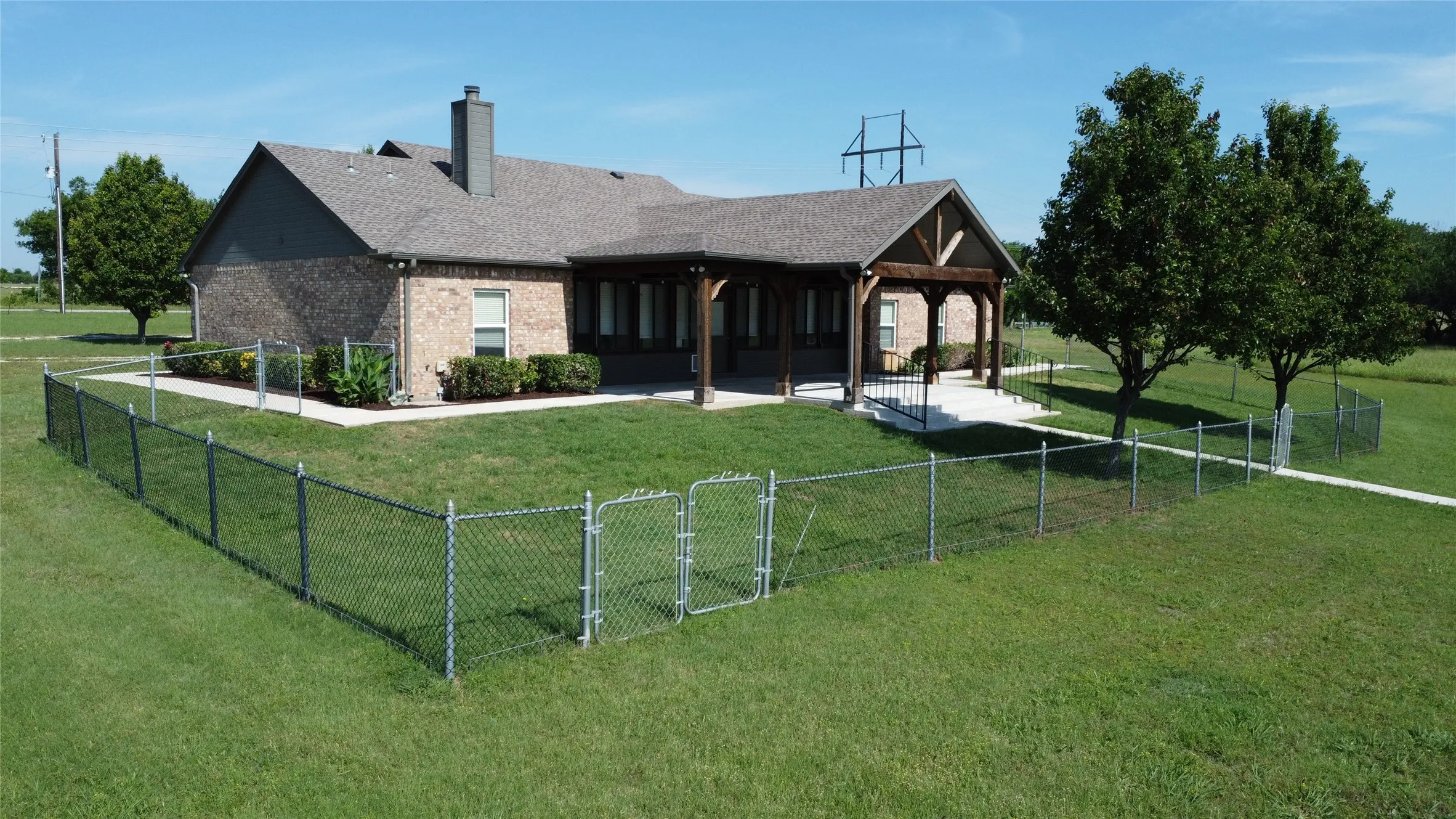Single Family Residence For Sale in Denton County , 6490 Rector Road, Sanger, Texas 76266, 3 Bedroom, 2 Bathroom, 2 Garage spaces, 1,760 Sqft, built in 2008, mls#21273689, Real Estate Agent in Sanger, Homes For Sale in Denton county, Homes For Sale in Sanger, Realtor in Sanger Texas, Real Estate Brokerage Independent Realty Texas, Luminita Cordes Realtor