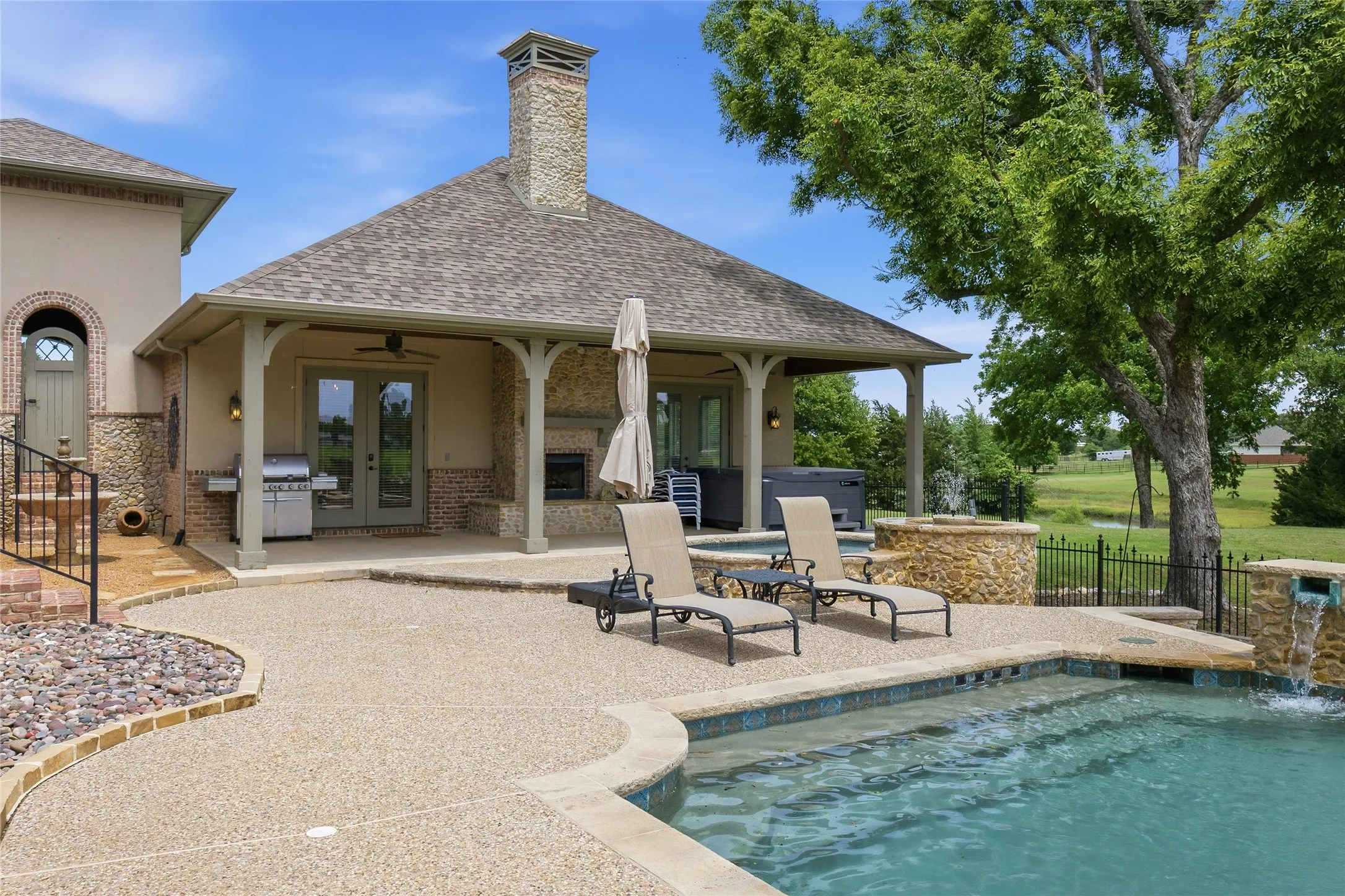 View of the entry of the Guest House with its own entry and parking. A gate to the side of the guest house leads you to your private covered parking