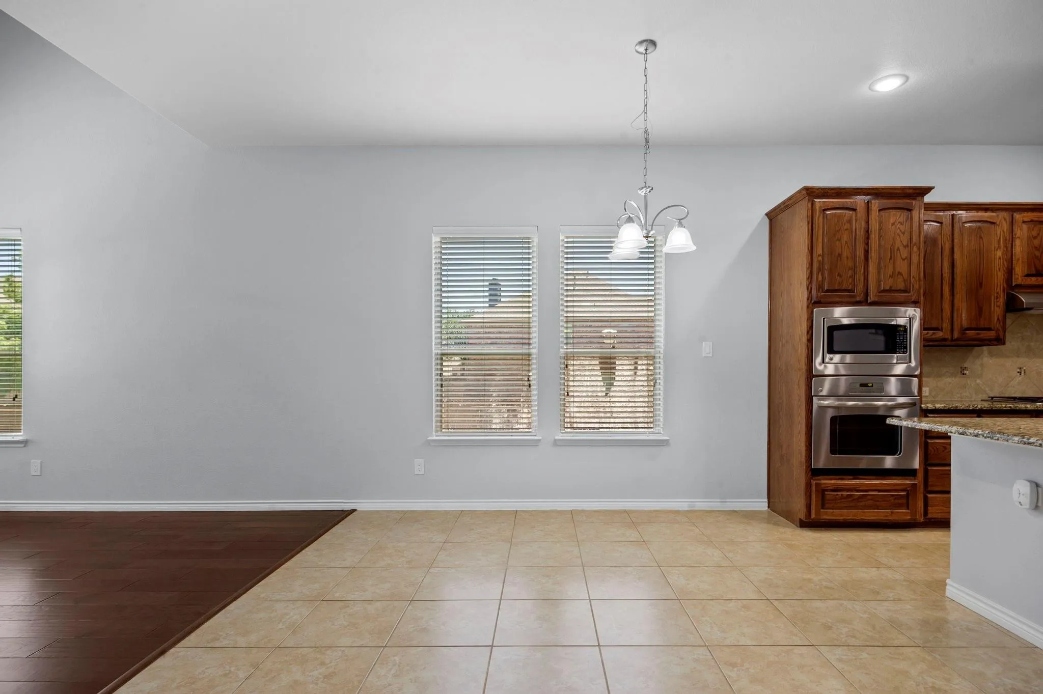 Single Family Residence For Sale in Collin County , 913 Lampassas Trail, Mc Kinney, Texas 75072, 4 Bedroom, 4 Bathroom, 2 Garage spaces, 2,749 Sqft, built in 2012, mls#21268124, Real Estate Agent in Mc Kinney, Homes For Sale in Collin county, Homes For Sale in Mc Kinney, Realtor in Mc Kinney Texas, Real Estate Brokerage Independent Realty Texas, Luminita Cordes Realtor