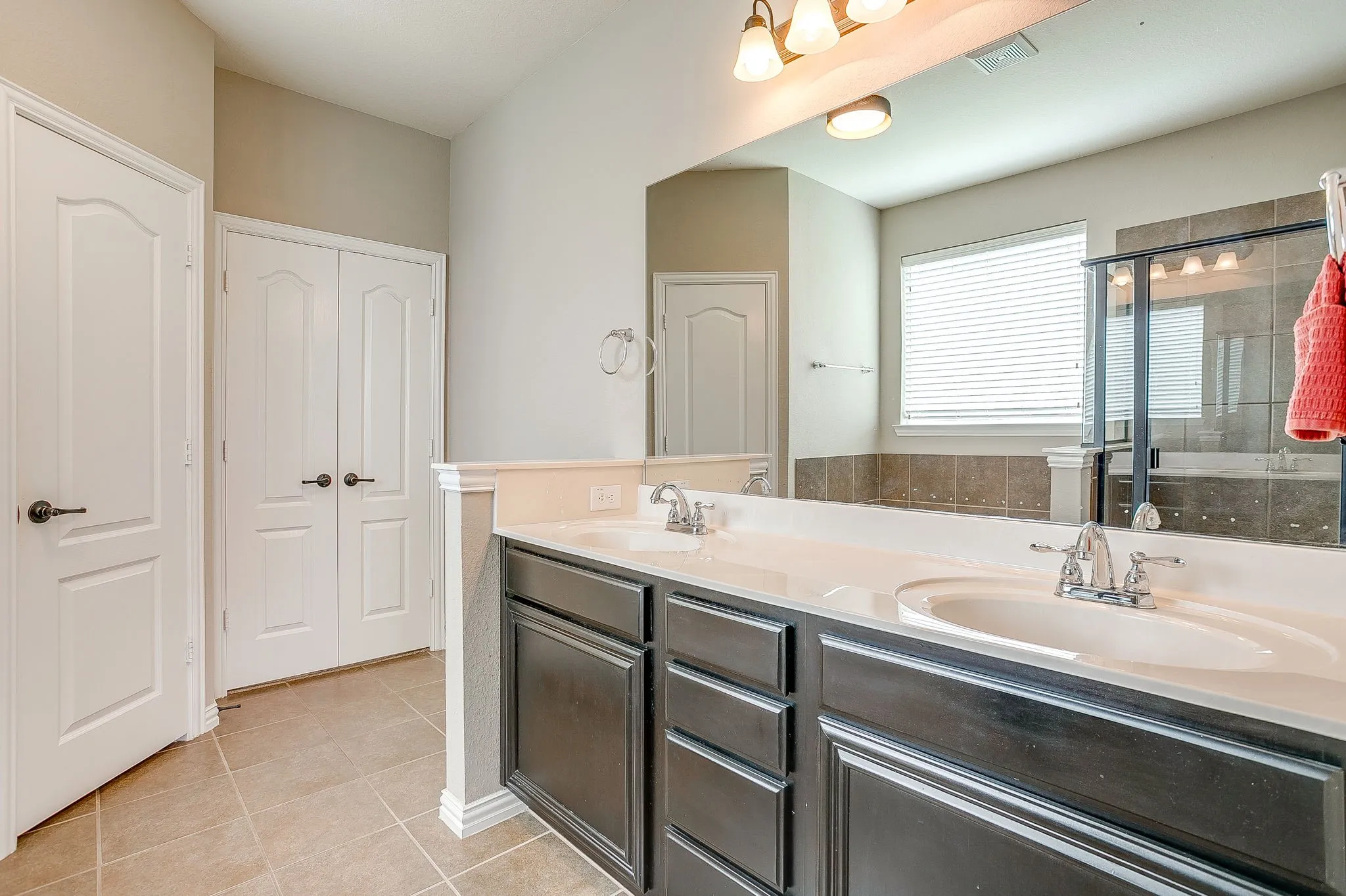 Single Family Residence For Sale in Parker County , 1537 Silverstone Drive, Weatherford, Texas 76087, 4 Bedroom, 3 Bathroom, 3 Garage spaces, 2,667 Sqft, built in 2013, mls#21274219, Real Estate Agent in Weatherford, Homes For Sale in Parker county, Homes For Sale in Weatherford, Realtor in Weatherford Texas, Real Estate Brokerage Independent Realty Texas, Luminita Cordes Realtor