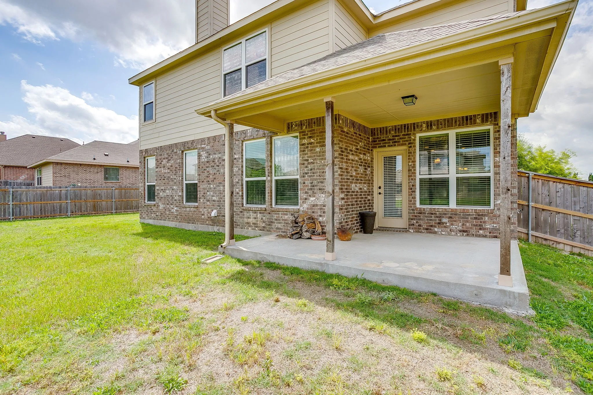 Single Family Residence For Sale in Parker County , 1537 Silverstone Drive, Weatherford, Texas 76087, 4 Bedroom, 3 Bathroom, 3 Garage spaces, 2,667 Sqft, built in 2013, mls#21274219, Real Estate Agent in Weatherford, Homes For Sale in Parker county, Homes For Sale in Weatherford, Realtor in Weatherford Texas, Real Estate Brokerage Independent Realty Texas, Luminita Cordes Realtor