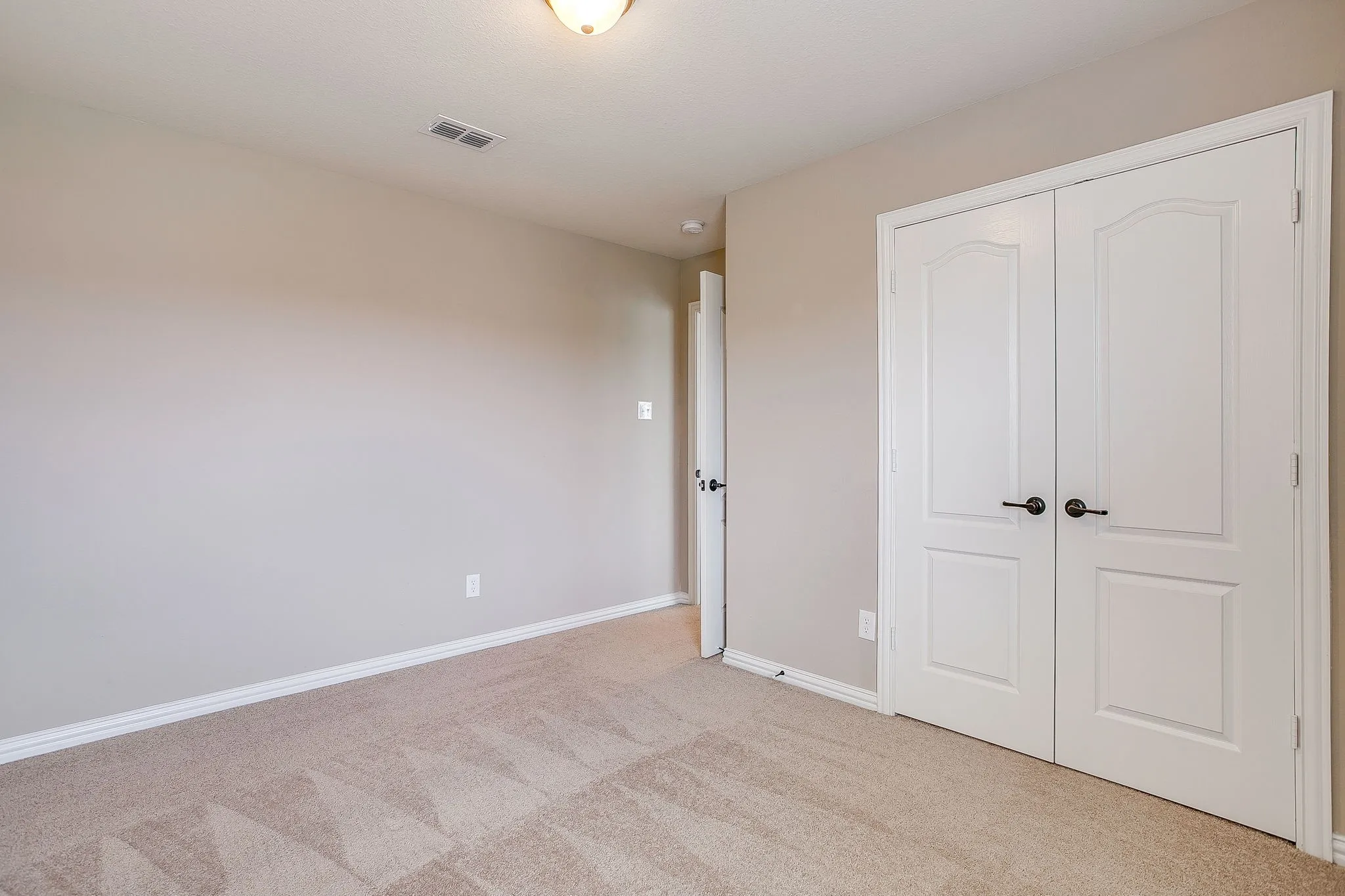 Single Family Residence For Sale in Parker County , 1537 Silverstone Drive, Weatherford, Texas 76087, 4 Bedroom, 3 Bathroom, 3 Garage spaces, 2,667 Sqft, built in 2013, mls#21274219, Real Estate Agent in Weatherford, Homes For Sale in Parker county, Homes For Sale in Weatherford, Realtor in Weatherford Texas, Real Estate Brokerage Independent Realty Texas, Luminita Cordes Realtor