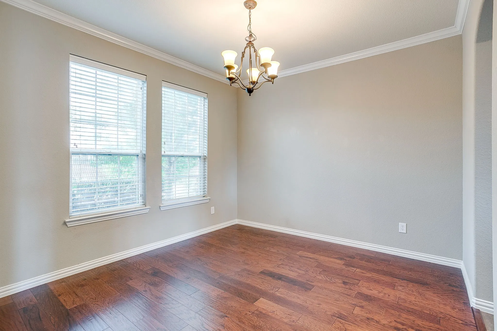 Single Family Residence For Sale in Parker County , 1537 Silverstone Drive, Weatherford, Texas 76087, 4 Bedroom, 3 Bathroom, 3 Garage spaces, 2,667 Sqft, built in 2013, mls#21274219, Real Estate Agent in Weatherford, Homes For Sale in Parker county, Homes For Sale in Weatherford, Realtor in Weatherford Texas, Real Estate Brokerage Independent Realty Texas, Luminita Cordes Realtor