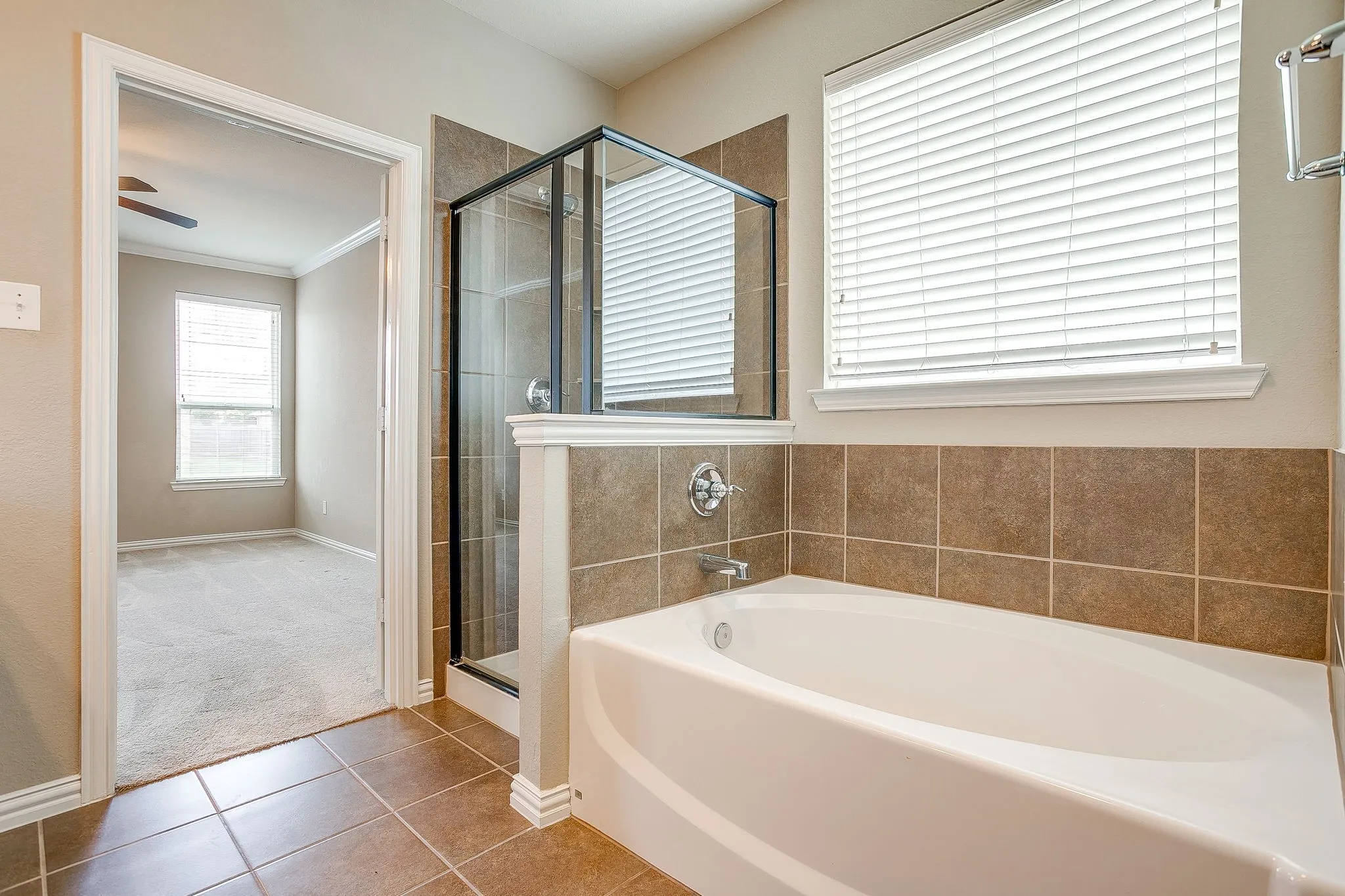 Single Family Residence For Sale in Parker County , 1537 Silverstone Drive, Weatherford, Texas 76087, 4 Bedroom, 3 Bathroom, 3 Garage spaces, 2,667 Sqft, built in 2013, mls#21274219, Real Estate Agent in Weatherford, Homes For Sale in Parker county, Homes For Sale in Weatherford, Realtor in Weatherford Texas, Real Estate Brokerage Independent Realty Texas, Luminita Cordes Realtor