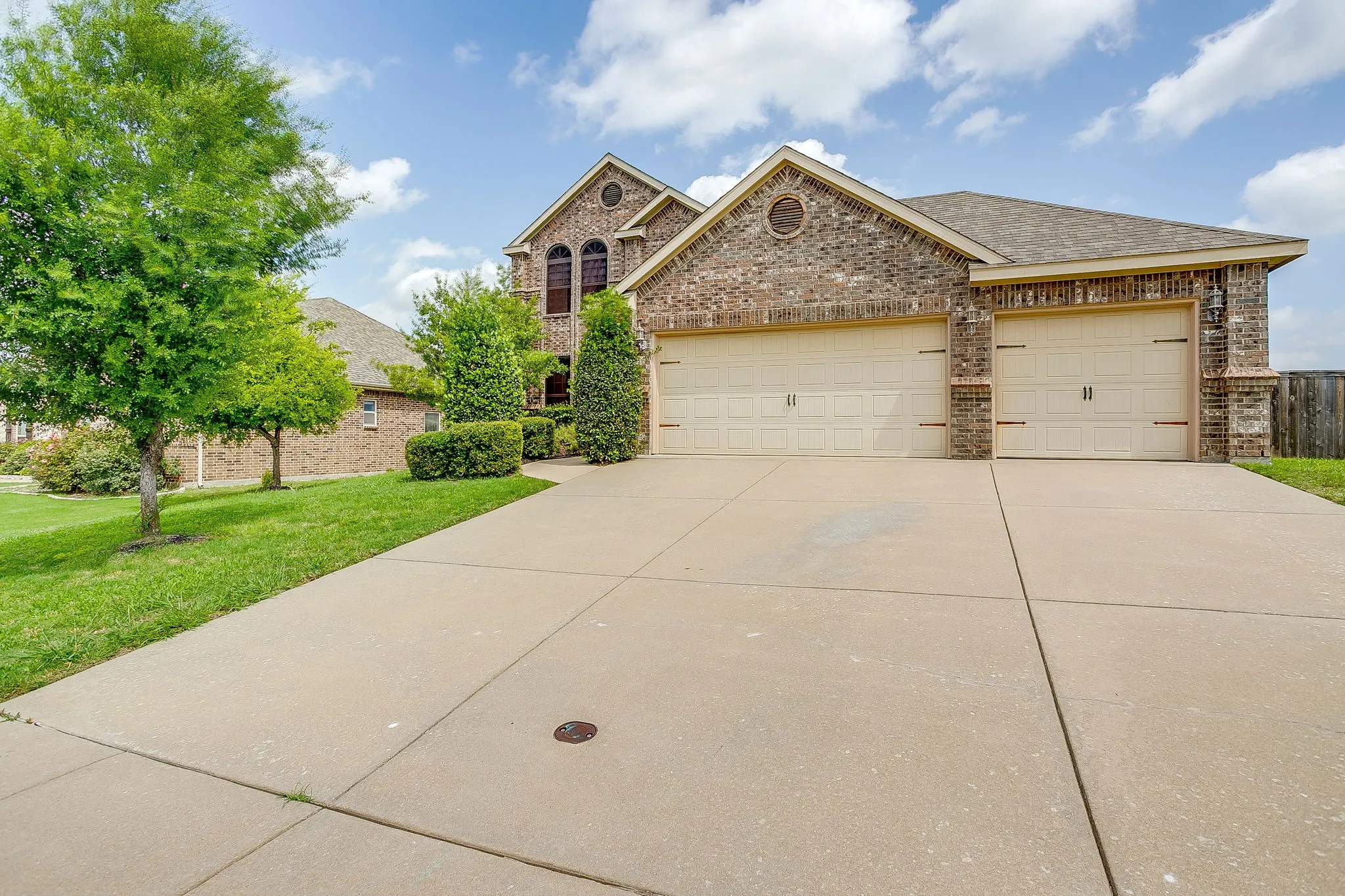 Single Family Residence For Sale in Parker County , 1537 Silverstone Drive, Weatherford, Texas 76087, 4 Bedroom, 3 Bathroom, 3 Garage spaces, 2,667 Sqft, built in 2013, mls#21274219, Real Estate Agent in Weatherford, Homes For Sale in Parker county, Homes For Sale in Weatherford, Realtor in Weatherford Texas, Real Estate Brokerage Independent Realty Texas, Luminita Cordes Realtor
