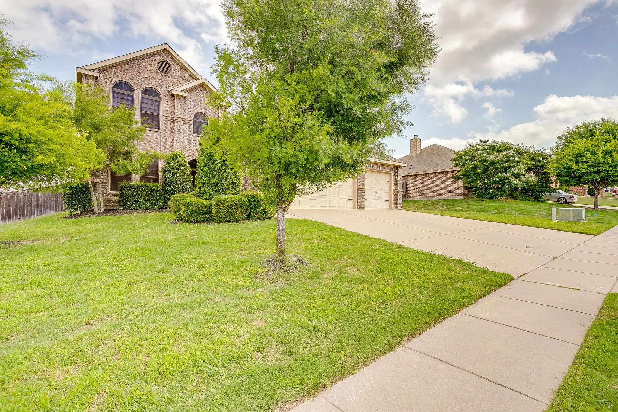 Single Family Residence For Sale in Parker County , 1537 Silverstone Drive, Weatherford, Texas 76087, 4 Bedroom, 3 Bathroom, 3 Garage spaces, 2,667 Sqft, built in 2013, mls#21274219, Real Estate Agent in Weatherford, Homes For Sale in Parker county, Homes For Sale in Weatherford, Realtor in Weatherford Texas, Real Estate Brokerage Independent Realty Texas, Luminita Cordes Realtor