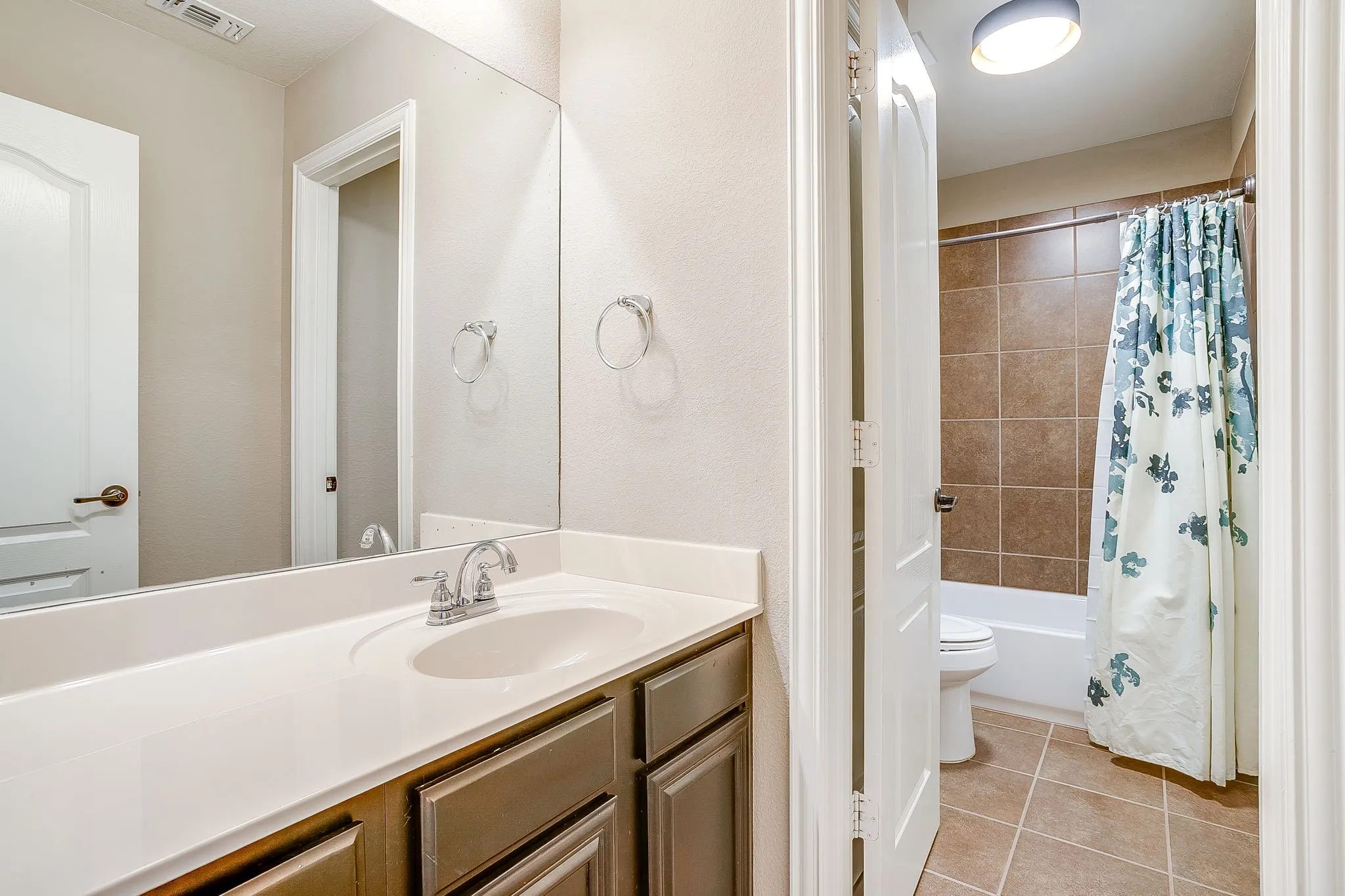 Single Family Residence For Sale in Parker County , 1537 Silverstone Drive, Weatherford, Texas 76087, 4 Bedroom, 3 Bathroom, 3 Garage spaces, 2,667 Sqft, built in 2013, mls#21274219, Real Estate Agent in Weatherford, Homes For Sale in Parker county, Homes For Sale in Weatherford, Realtor in Weatherford Texas, Real Estate Brokerage Independent Realty Texas, Luminita Cordes Realtor