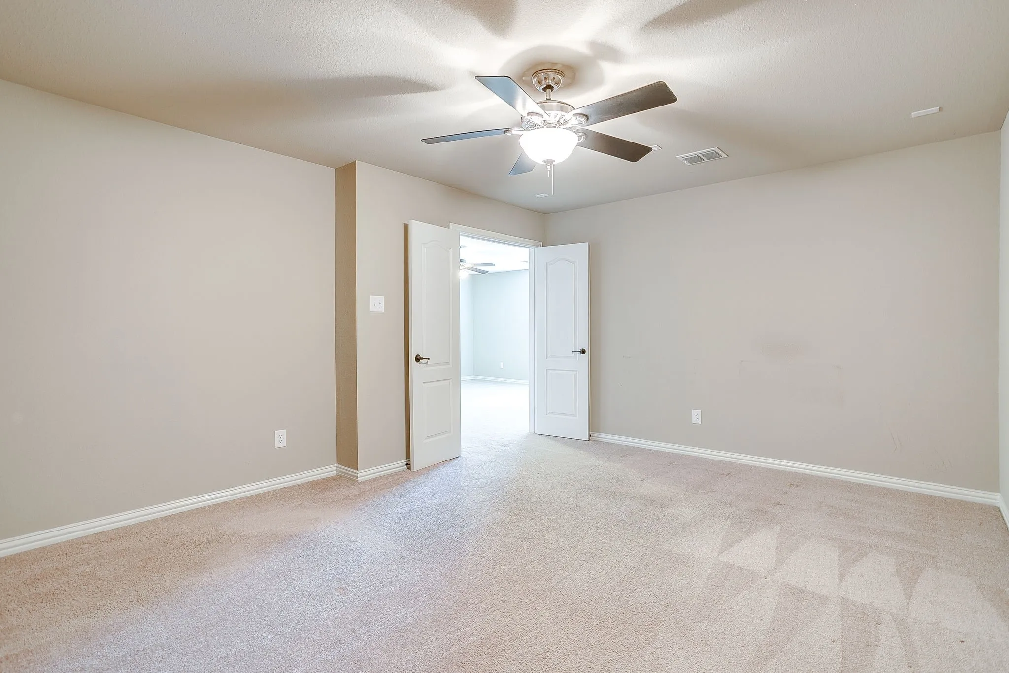 Single Family Residence For Sale in Parker County , 1537 Silverstone Drive, Weatherford, Texas 76087, 4 Bedroom, 3 Bathroom, 3 Garage spaces, 2,667 Sqft, built in 2013, mls#21274219, Real Estate Agent in Weatherford, Homes For Sale in Parker county, Homes For Sale in Weatherford, Realtor in Weatherford Texas, Real Estate Brokerage Independent Realty Texas, Luminita Cordes Realtor