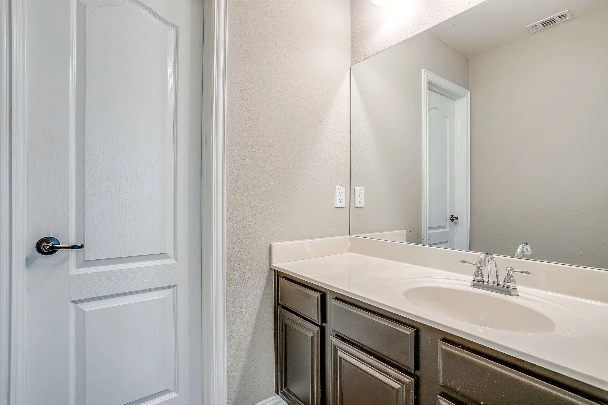 Single Family Residence For Sale in Parker County , 1537 Silverstone Drive, Weatherford, Texas 76087, 4 Bedroom, 3 Bathroom, 3 Garage spaces, 2,667 Sqft, built in 2013, mls#21274219, Real Estate Agent in Weatherford, Homes For Sale in Parker county, Homes For Sale in Weatherford, Realtor in Weatherford Texas, Real Estate Brokerage Independent Realty Texas, Luminita Cordes Realtor