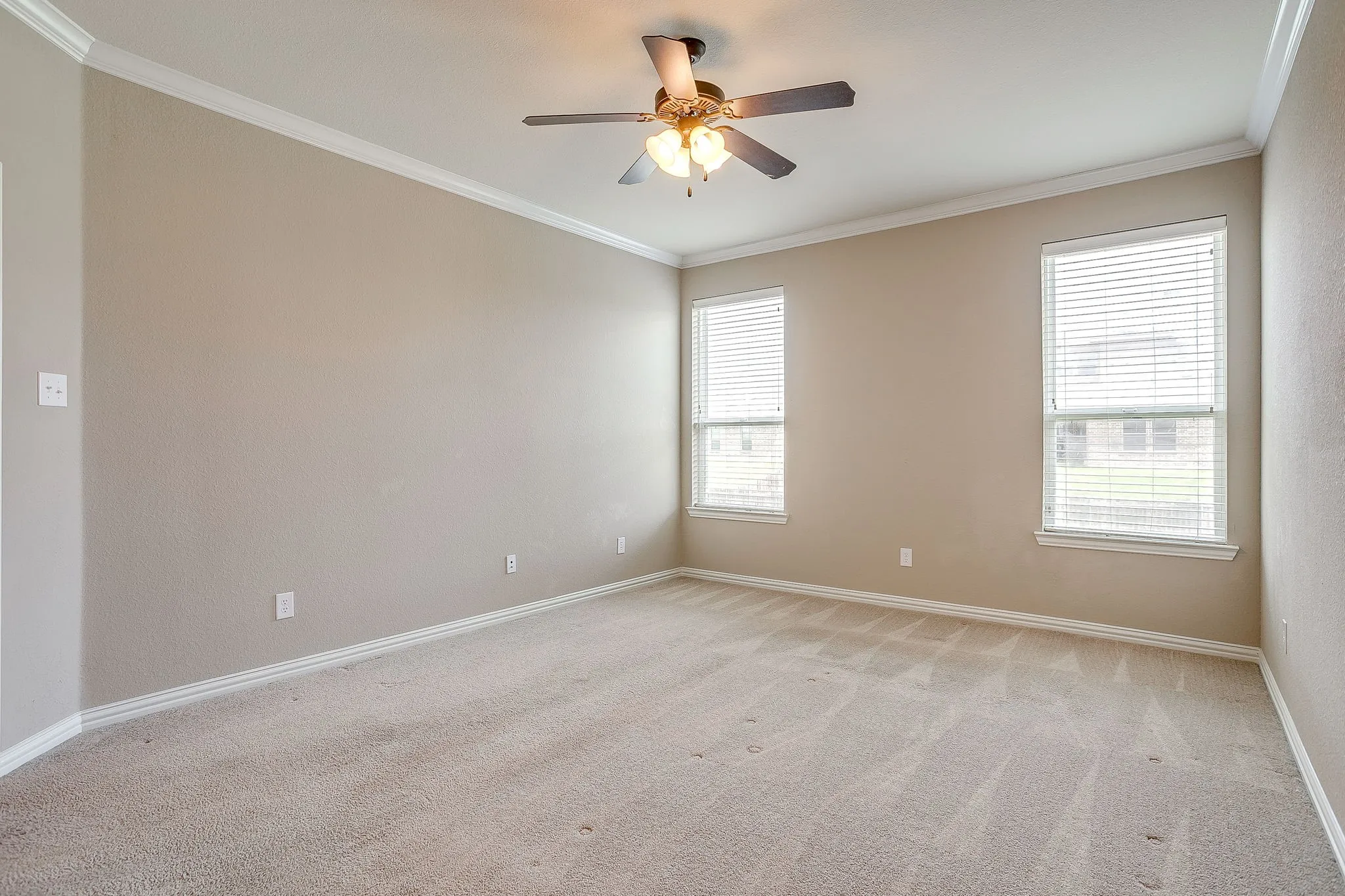 Single Family Residence For Sale in Parker County , 1537 Silverstone Drive, Weatherford, Texas 76087, 4 Bedroom, 3 Bathroom, 3 Garage spaces, 2,667 Sqft, built in 2013, mls#21274219, Real Estate Agent in Weatherford, Homes For Sale in Parker county, Homes For Sale in Weatherford, Realtor in Weatherford Texas, Real Estate Brokerage Independent Realty Texas, Luminita Cordes Realtor