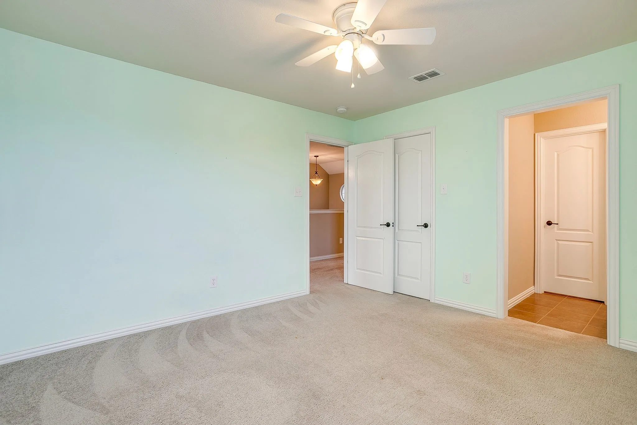 Single Family Residence For Sale in Parker County , 1537 Silverstone Drive, Weatherford, Texas 76087, 4 Bedroom, 3 Bathroom, 3 Garage spaces, 2,667 Sqft, built in 2013, mls#21274219, Real Estate Agent in Weatherford, Homes For Sale in Parker county, Homes For Sale in Weatherford, Realtor in Weatherford Texas, Real Estate Brokerage Independent Realty Texas, Luminita Cordes Realtor