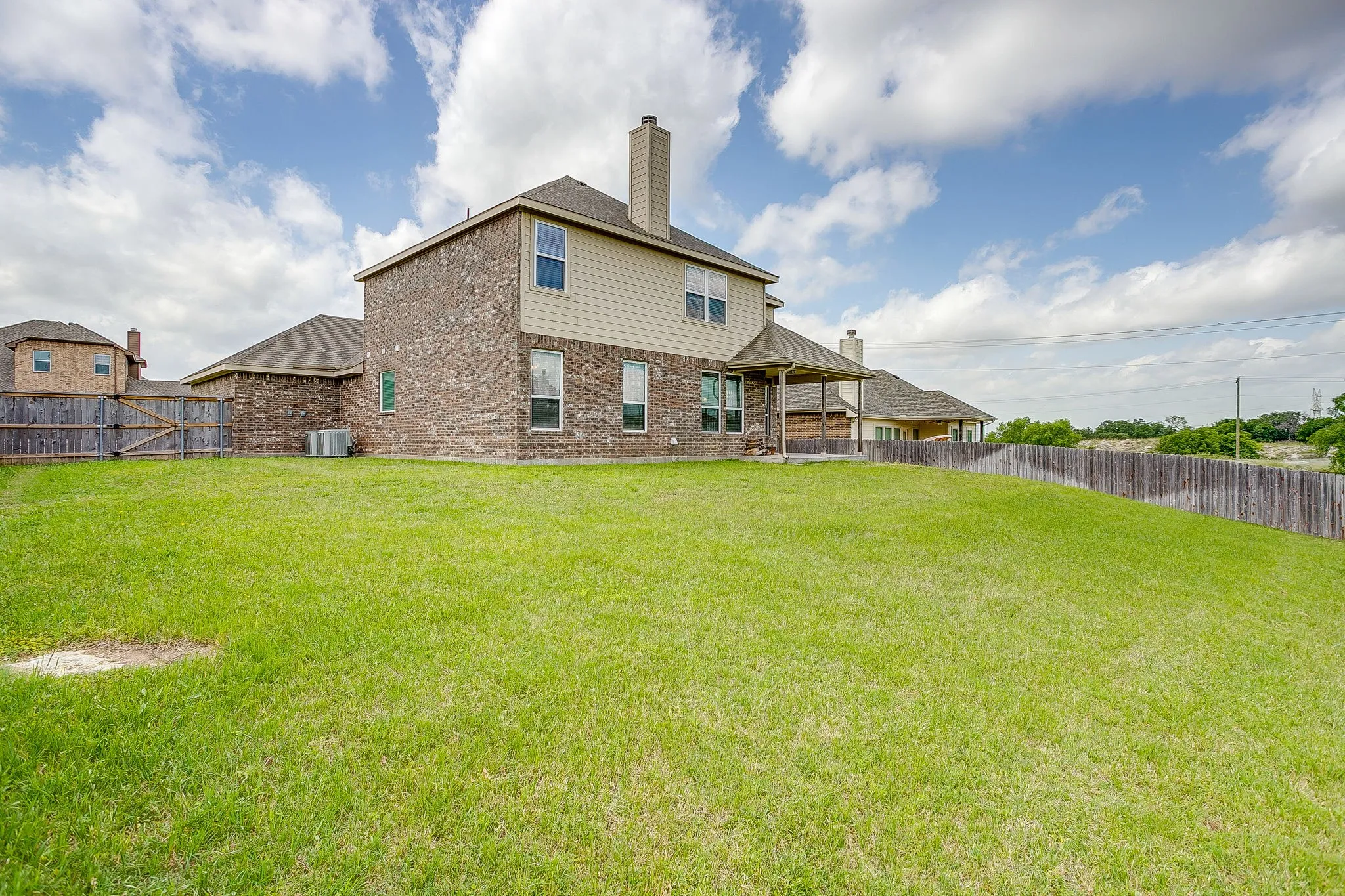 Single Family Residence For Sale in Parker County , 1537 Silverstone Drive, Weatherford, Texas 76087, 4 Bedroom, 3 Bathroom, 3 Garage spaces, 2,667 Sqft, built in 2013, mls#21274219, Real Estate Agent in Weatherford, Homes For Sale in Parker county, Homes For Sale in Weatherford, Realtor in Weatherford Texas, Real Estate Brokerage Independent Realty Texas, Luminita Cordes Realtor