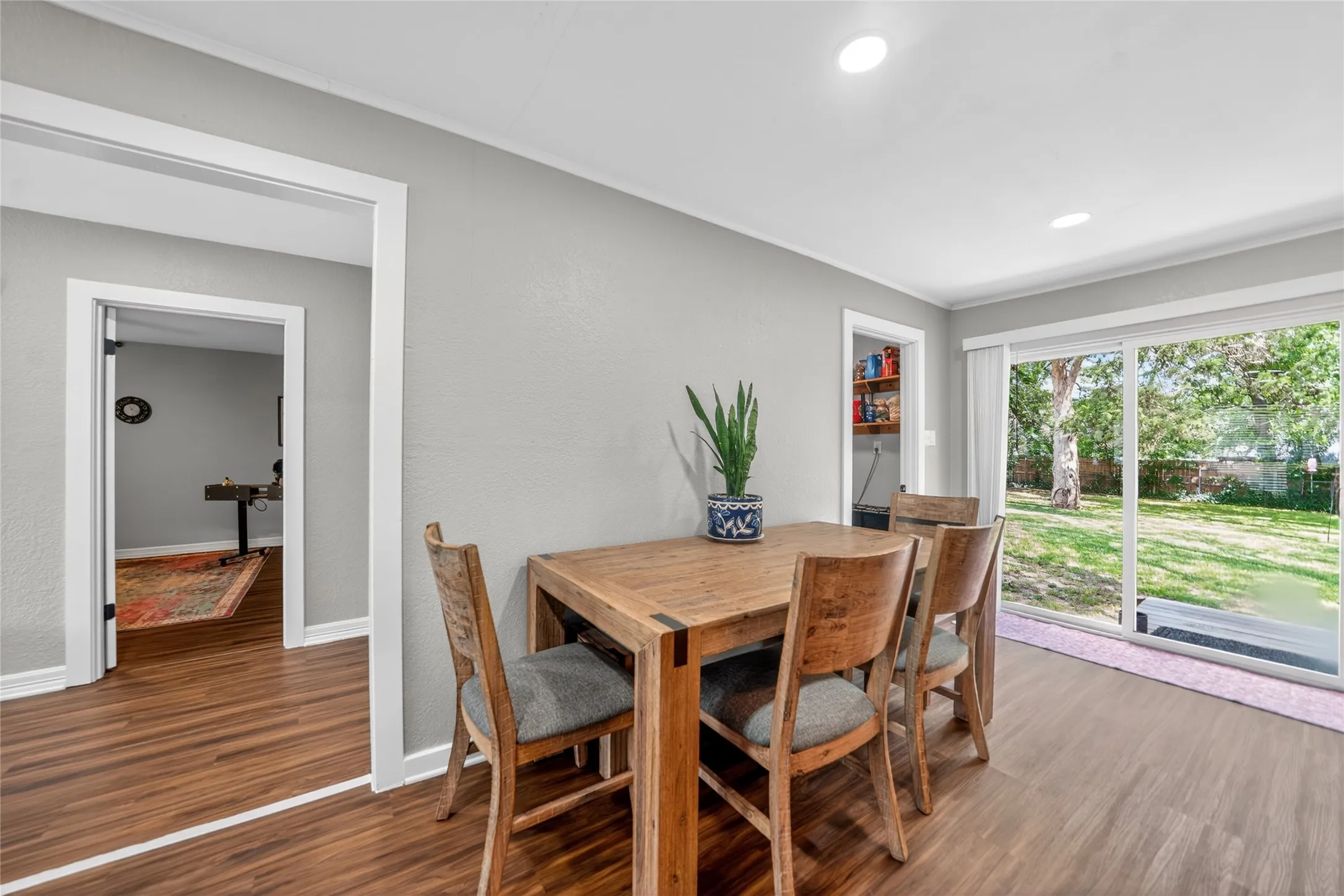 Single Family Residence For Sale in Henderson County , 614 Colonial Drive, Athens, Texas 75751, 4 Bedrooms, 2 Bathrooms, Garage spaces, 2,063 Sqft, built in 1977, Price $289,000, mls#21274873, Real Estate Agent in Athens, Homes For Sale in Henderson county, Homes For Sale in Athens, Realtor in Athens Texas, Real Estate Brokerage Independent Realty Texas, Luminita Cordes Realtor