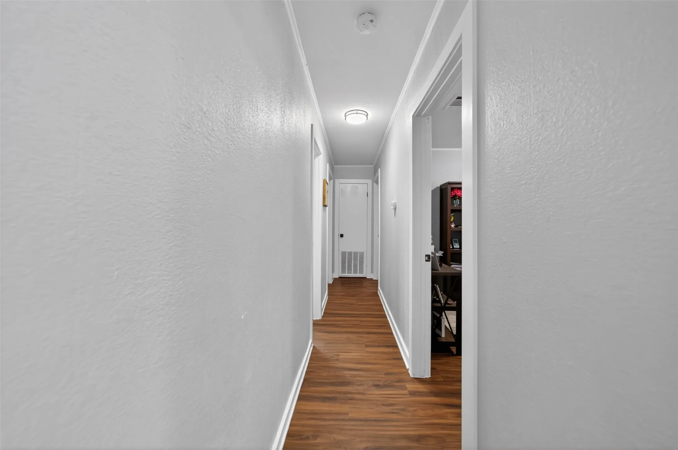 Single Family Residence For Sale in Henderson County , 614 Colonial Drive, Athens, Texas 75751, 4 Bedrooms, 2 Bathrooms, Garage spaces, 2,063 Sqft, built in 1977, Price $289,000, mls#21274873, Real Estate Agent in Athens, Homes For Sale in Henderson county, Homes For Sale in Athens, Realtor in Athens Texas, Real Estate Brokerage Independent Realty Texas, Luminita Cordes Realtor