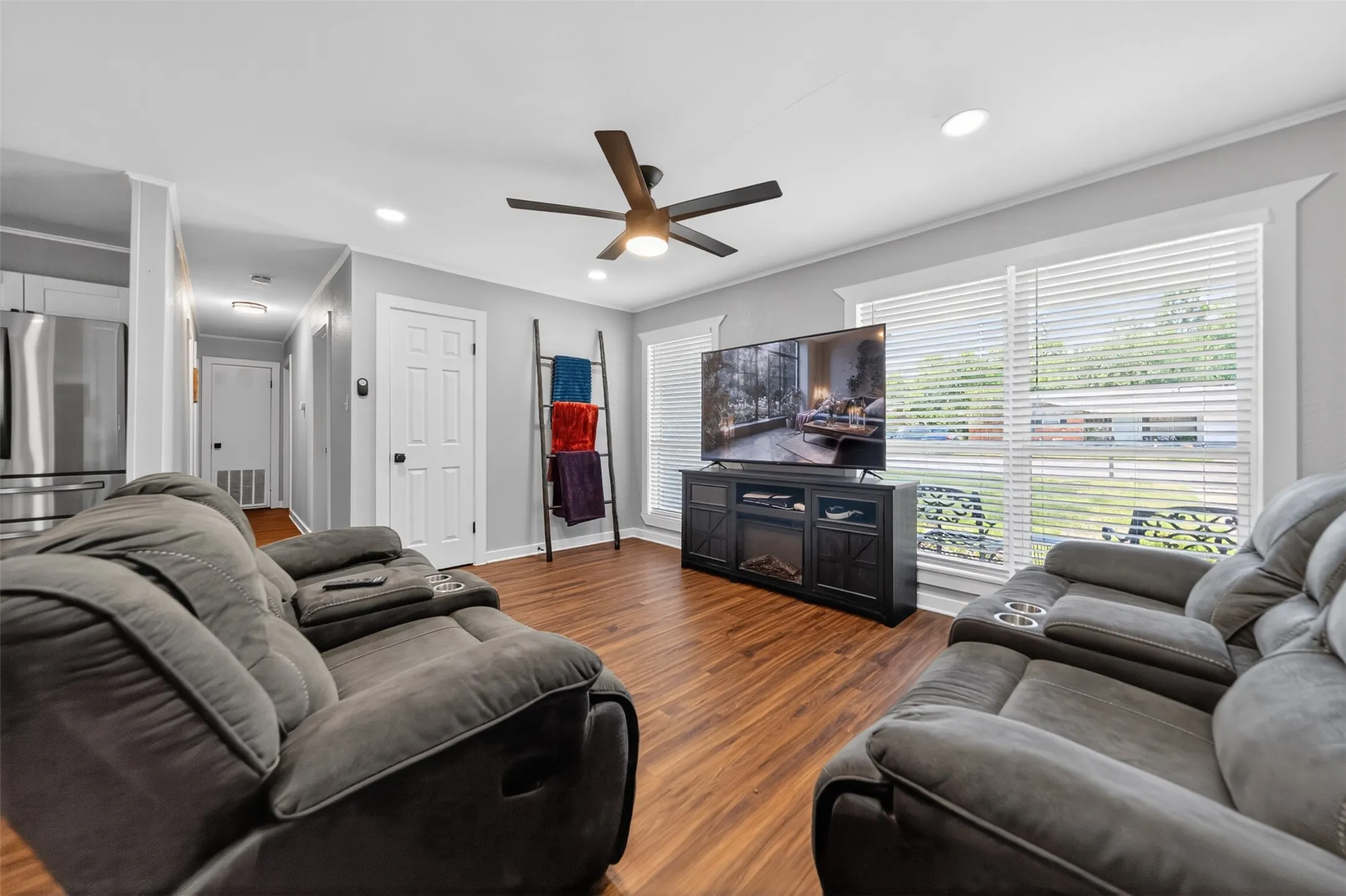 Single Family Residence For Sale in Henderson County , 614 Colonial Drive, Athens, Texas 75751, 4 Bedrooms, 2 Bathrooms, Garage spaces, 2,063 Sqft, built in 1977, Price $289,000, mls#21274873, Real Estate Agent in Athens, Homes For Sale in Henderson county, Homes For Sale in Athens, Realtor in Athens Texas, Real Estate Brokerage Independent Realty Texas, Luminita Cordes Realtor