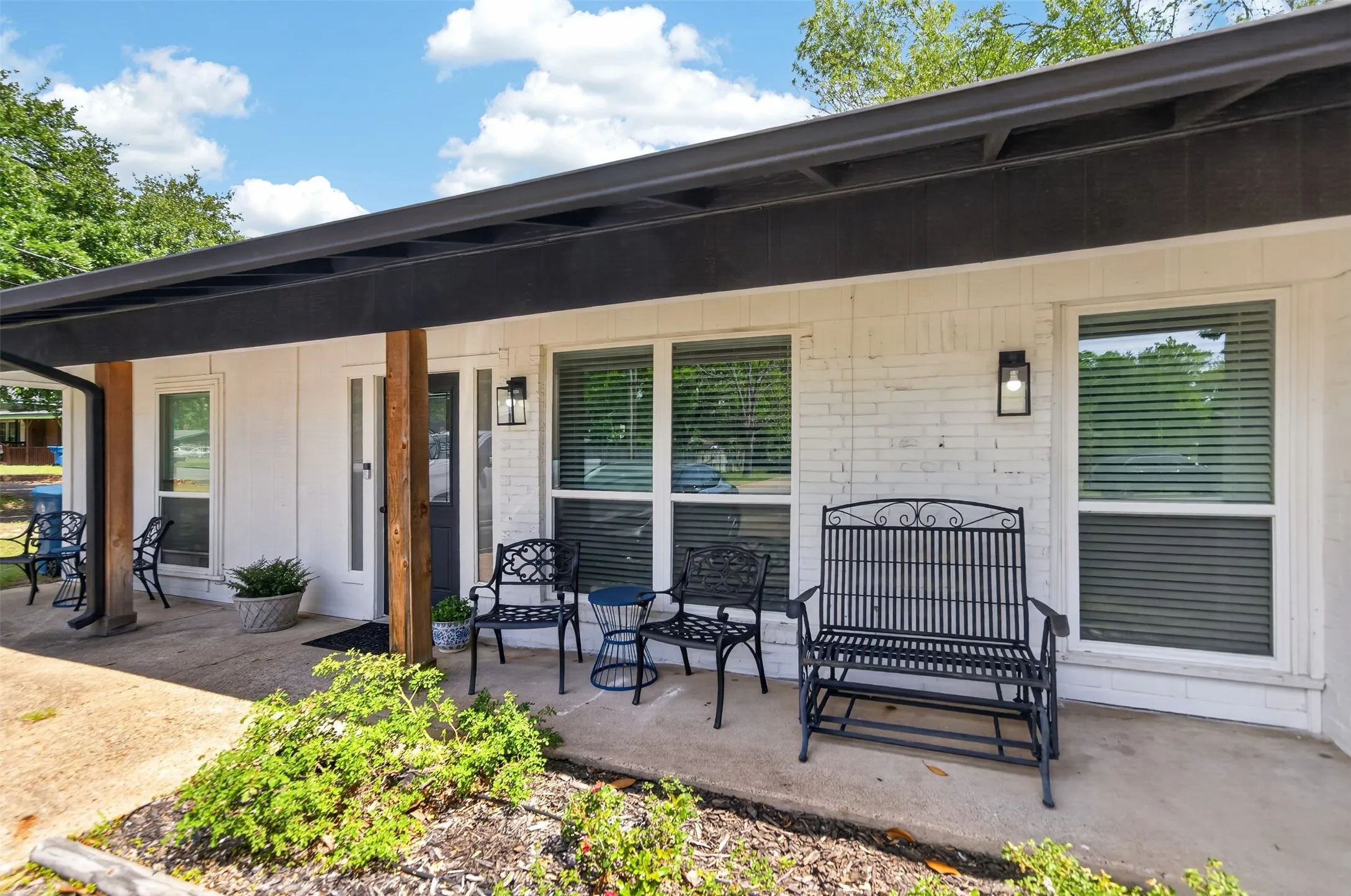 Single Family Residence For Sale in Henderson County , 614 Colonial Drive, Athens, Texas 75751, 4 Bedrooms, 2 Bathrooms, Garage spaces, 2,063 Sqft, built in 1977, Price $289,000, mls#21274873, Real Estate Agent in Athens, Homes For Sale in Henderson county, Homes For Sale in Athens, Realtor in Athens Texas, Real Estate Brokerage Independent Realty Texas, Luminita Cordes Realtor