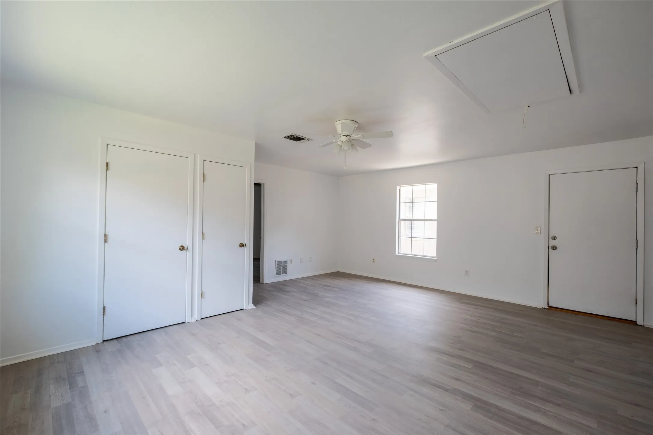 Single Family Residence For Sale in Smith County , 3126 Colgate Avenue, Tyler, Texas 75701, 4 Bedrooms, 3 Bathrooms, 2 Garage spaces, 2,121 Sqft, built in 1958, Price $239,900, mls#21274951, Real Estate Agent in Tyler, Homes For Sale in Smith county, Homes For Sale in Tyler, Realtor in Tyler Texas, Real Estate Brokerage Independent Realty Texas, Luminita Cordes Realtor