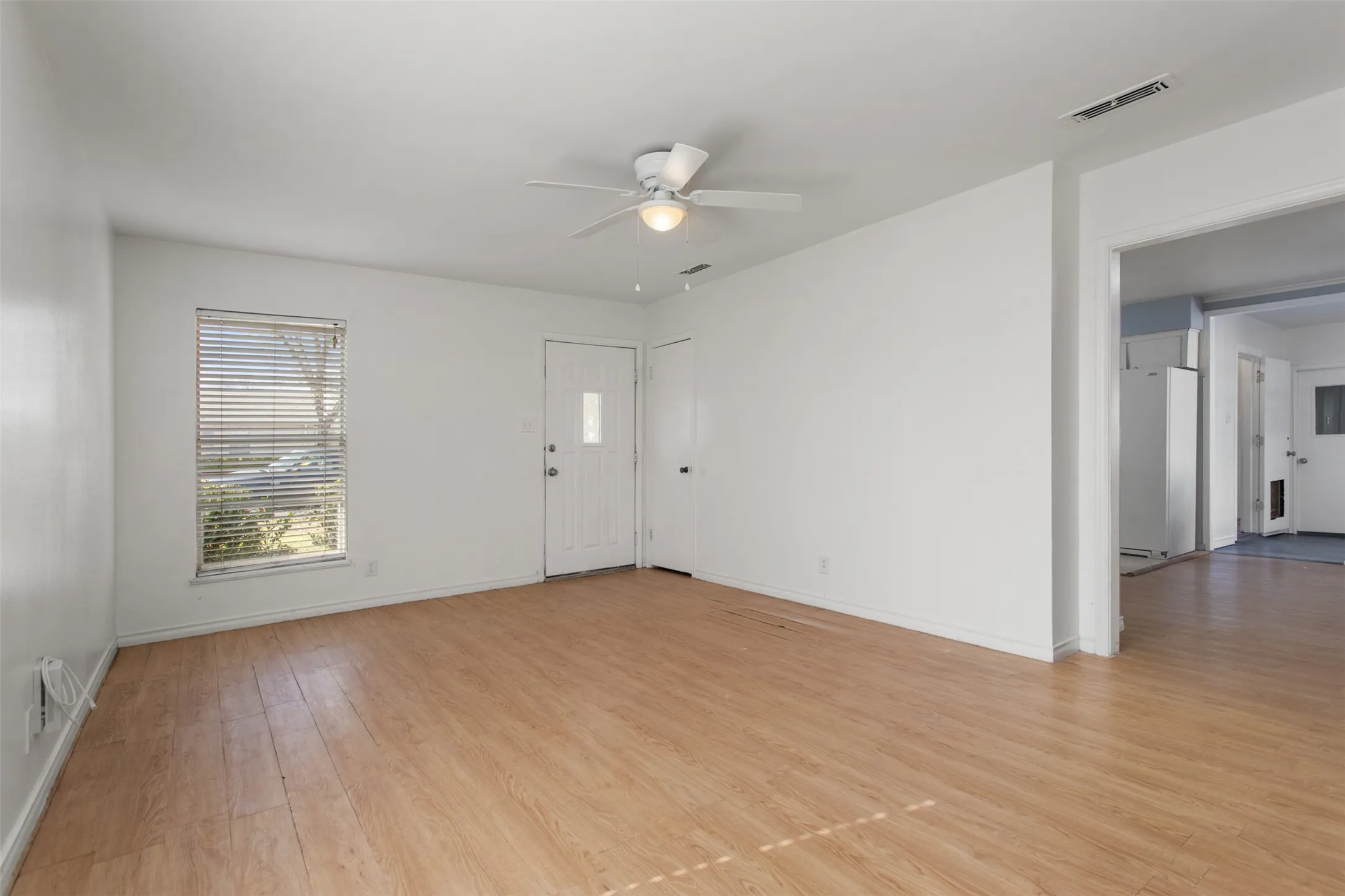 Single Family Residence For Sale in Smith County , 3126 Colgate Avenue, Tyler, Texas 75701, 4 Bedrooms, 3 Bathrooms, 2 Garage spaces, 2,121 Sqft, built in 1958, Price $239,900, mls#21274951, Real Estate Agent in Tyler, Homes For Sale in Smith county, Homes For Sale in Tyler, Realtor in Tyler Texas, Real Estate Brokerage Independent Realty Texas, Luminita Cordes Realtor
