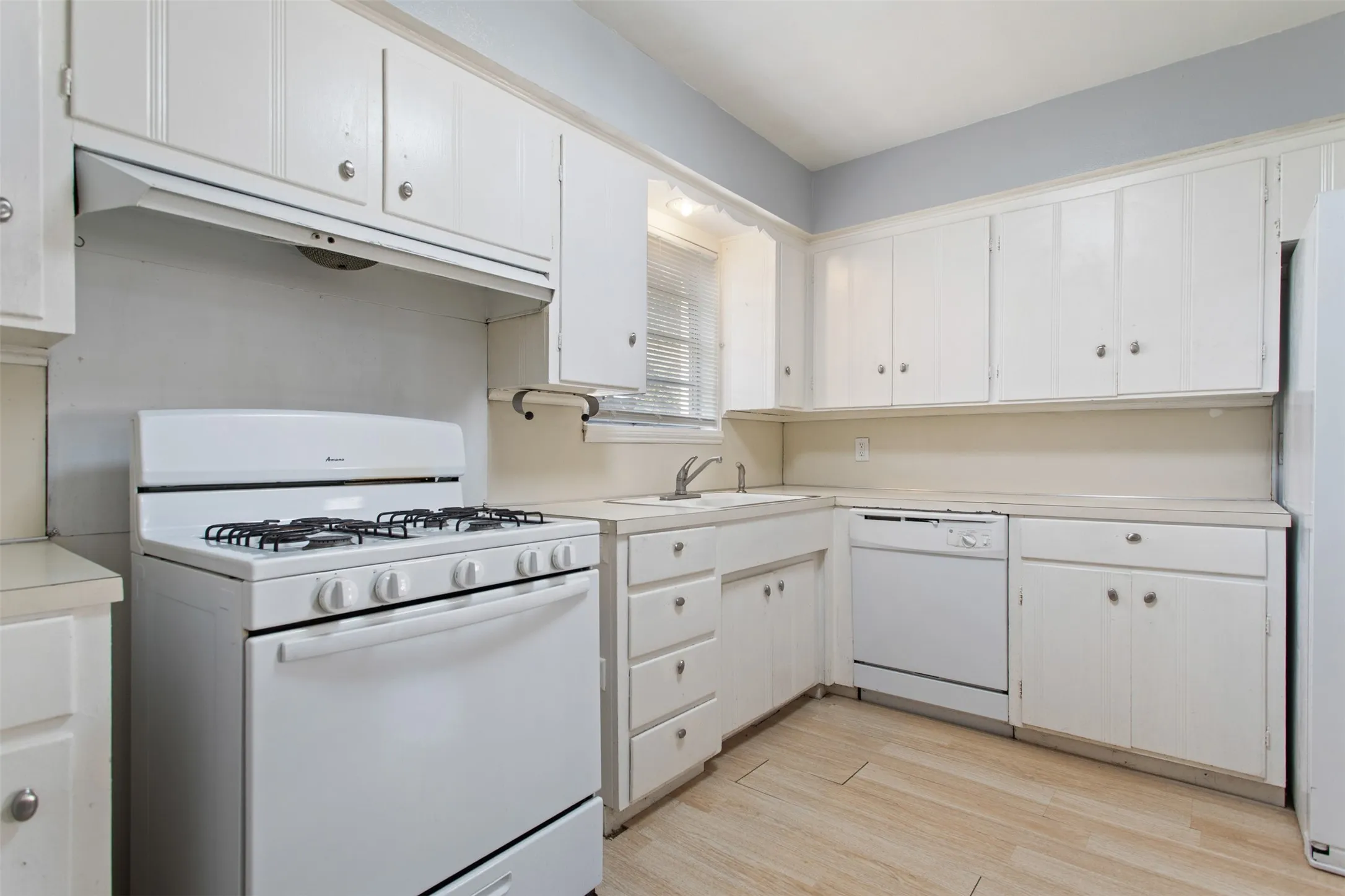 Single Family Residence For Sale in Smith County , 3126 Colgate Avenue, Tyler, Texas 75701, 4 Bedrooms, 3 Bathrooms, 2 Garage spaces, 2,121 Sqft, built in 1958, Price $239,900, mls#21274951, Real Estate Agent in Tyler, Homes For Sale in Smith county, Homes For Sale in Tyler, Realtor in Tyler Texas, Real Estate Brokerage Independent Realty Texas, Luminita Cordes Realtor