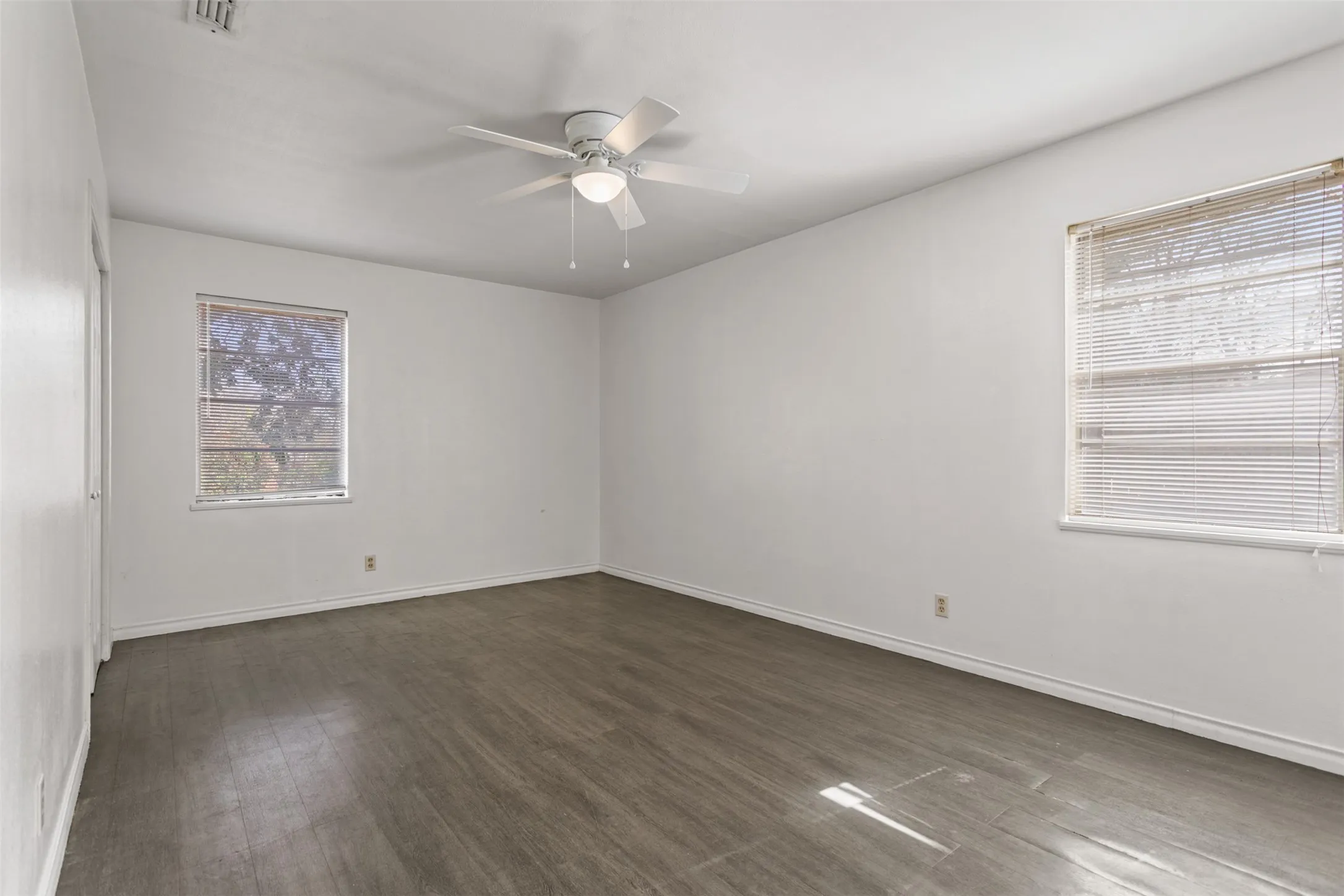 Single Family Residence For Sale in Smith County , 3126 Colgate Avenue, Tyler, Texas 75701, 4 Bedrooms, 3 Bathrooms, 2 Garage spaces, 2,121 Sqft, built in 1958, Price $239,900, mls#21274951, Real Estate Agent in Tyler, Homes For Sale in Smith county, Homes For Sale in Tyler, Realtor in Tyler Texas, Real Estate Brokerage Independent Realty Texas, Luminita Cordes Realtor