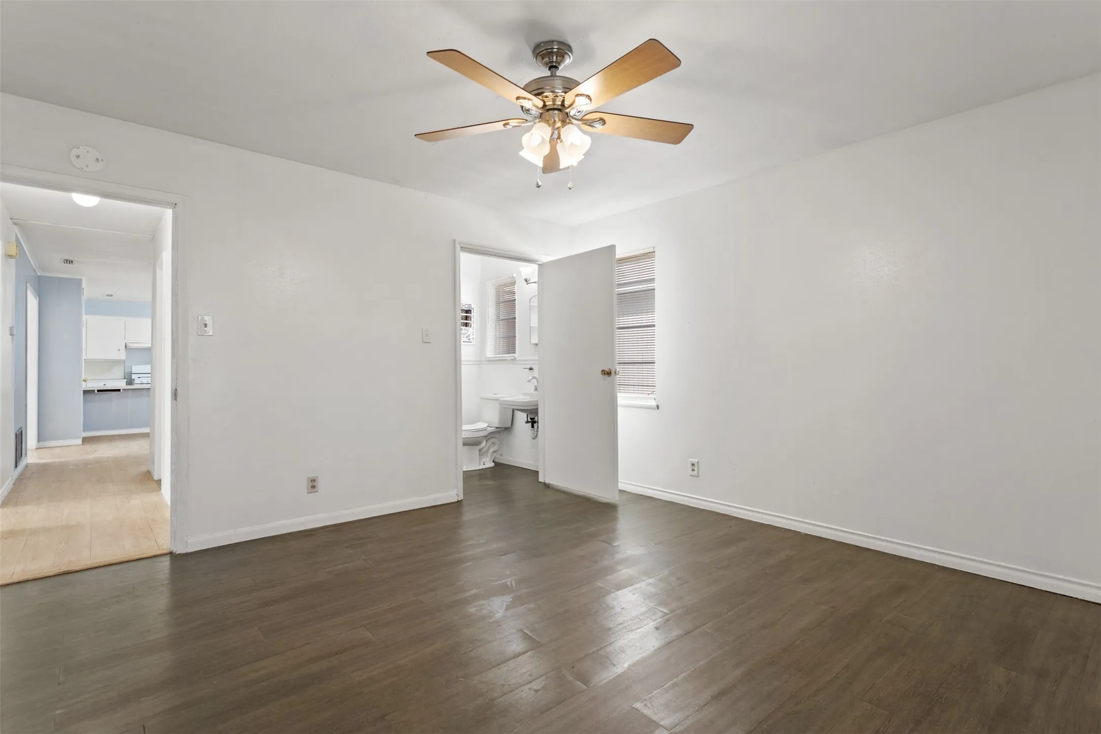 Single Family Residence For Sale in Smith County , 3126 Colgate Avenue, Tyler, Texas 75701, 4 Bedrooms, 3 Bathrooms, 2 Garage spaces, 2,121 Sqft, built in 1958, Price $239,900, mls#21274951, Real Estate Agent in Tyler, Homes For Sale in Smith county, Homes For Sale in Tyler, Realtor in Tyler Texas, Real Estate Brokerage Independent Realty Texas, Luminita Cordes Realtor