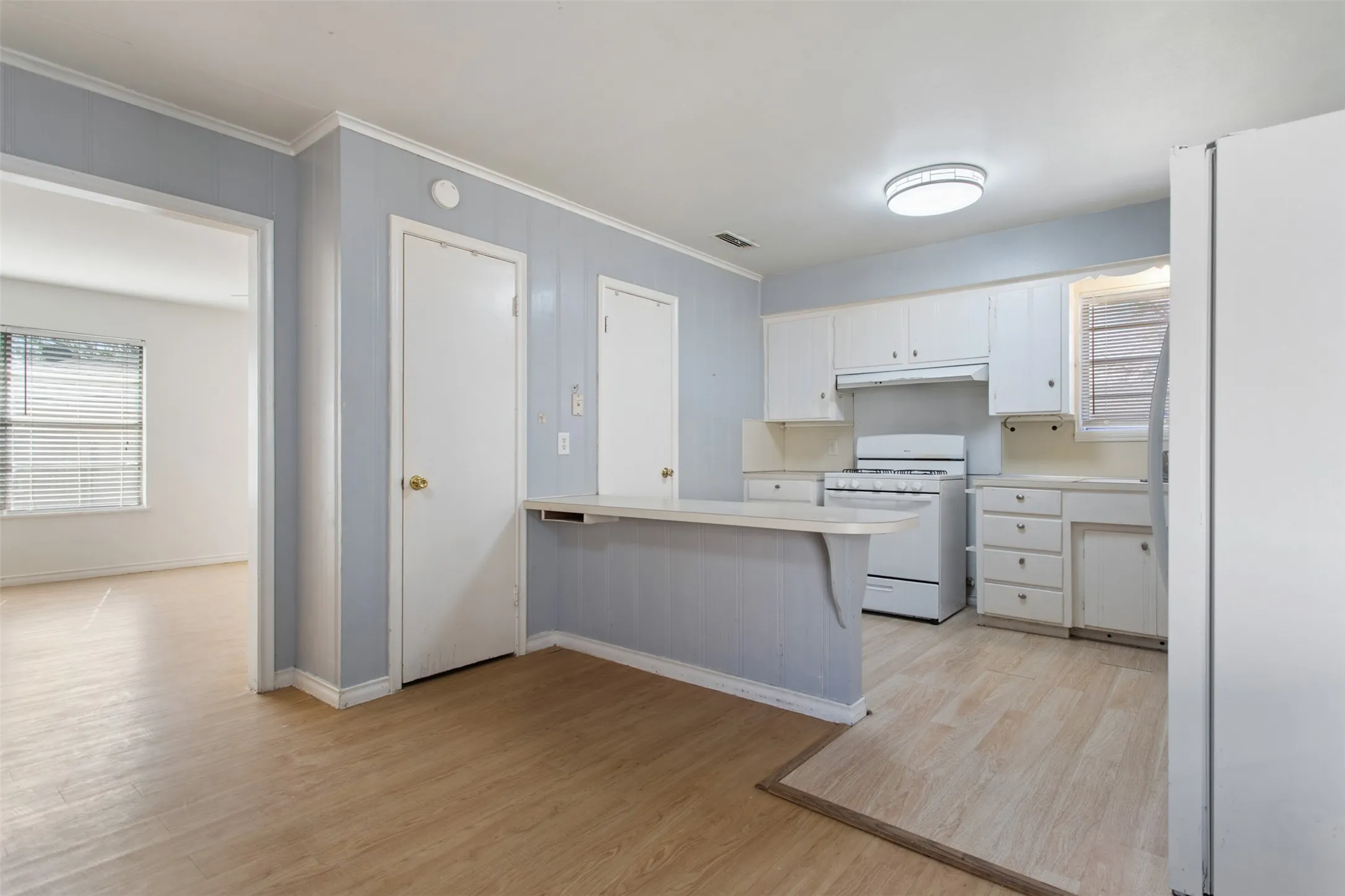 Single Family Residence For Sale in Smith County , 3126 Colgate Avenue, Tyler, Texas 75701, 4 Bedrooms, 3 Bathrooms, 2 Garage spaces, 2,121 Sqft, built in 1958, Price $239,900, mls#21274951, Real Estate Agent in Tyler, Homes For Sale in Smith county, Homes For Sale in Tyler, Realtor in Tyler Texas, Real Estate Brokerage Independent Realty Texas, Luminita Cordes Realtor