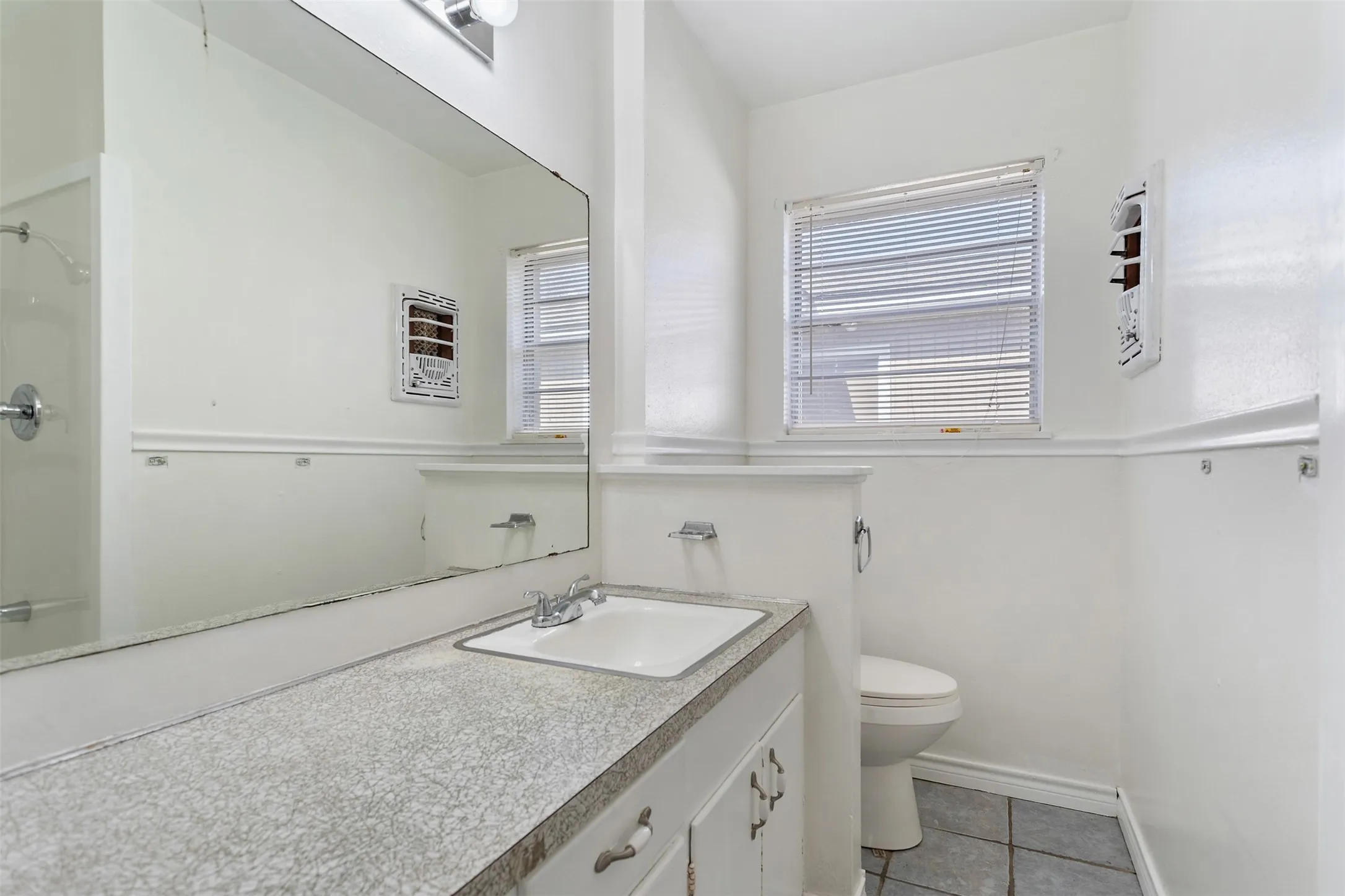 Single Family Residence For Sale in Smith County , 3126 Colgate Avenue, Tyler, Texas 75701, 4 Bedrooms, 3 Bathrooms, 2 Garage spaces, 2,121 Sqft, built in 1958, Price $239,900, mls#21274951, Real Estate Agent in Tyler, Homes For Sale in Smith county, Homes For Sale in Tyler, Realtor in Tyler Texas, Real Estate Brokerage Independent Realty Texas, Luminita Cordes Realtor