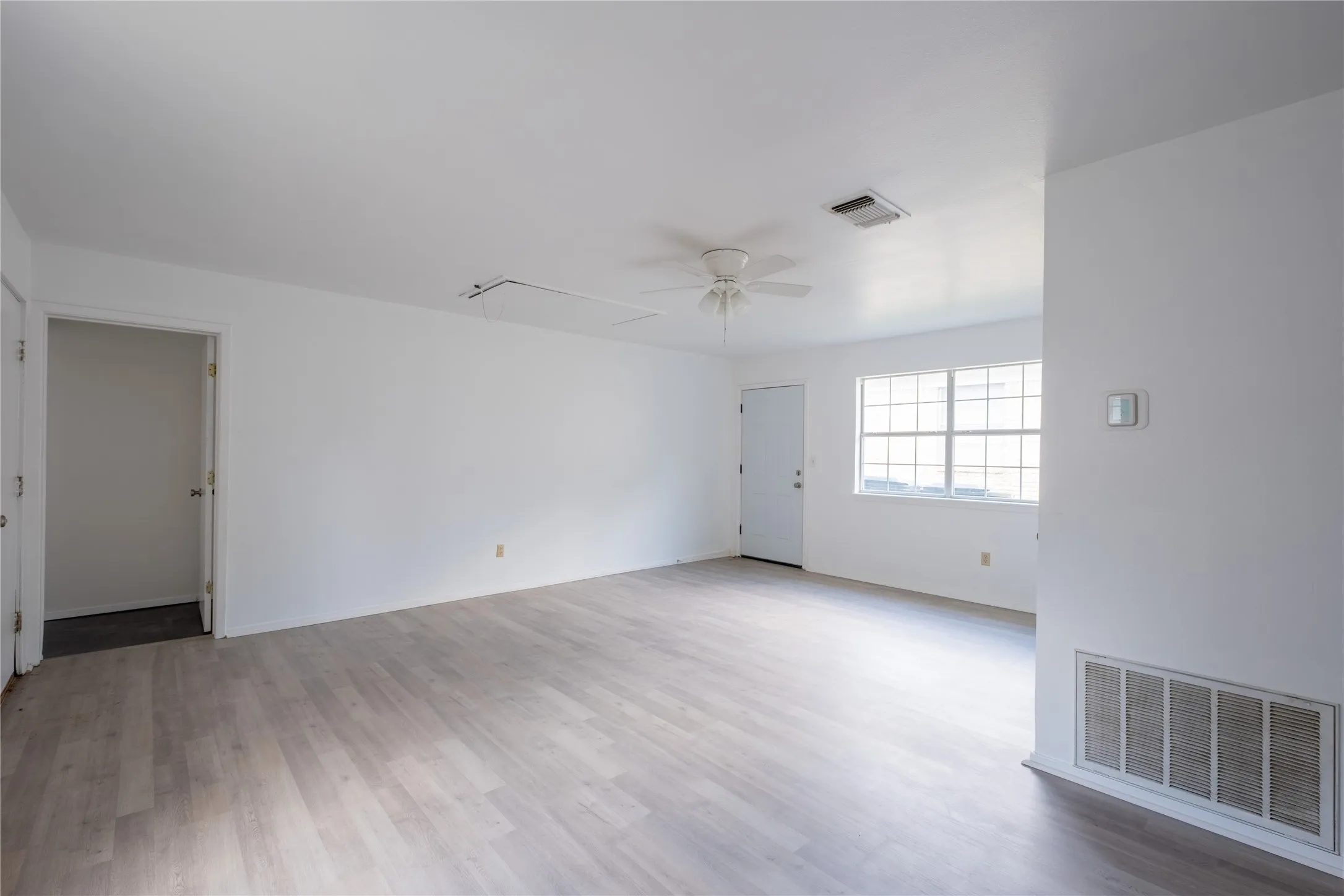 Single Family Residence For Sale in Smith County , 3126 Colgate Avenue, Tyler, Texas 75701, 4 Bedrooms, 3 Bathrooms, 2 Garage spaces, 2,121 Sqft, built in 1958, Price $239,900, mls#21274951, Real Estate Agent in Tyler, Homes For Sale in Smith county, Homes For Sale in Tyler, Realtor in Tyler Texas, Real Estate Brokerage Independent Realty Texas, Luminita Cordes Realtor
