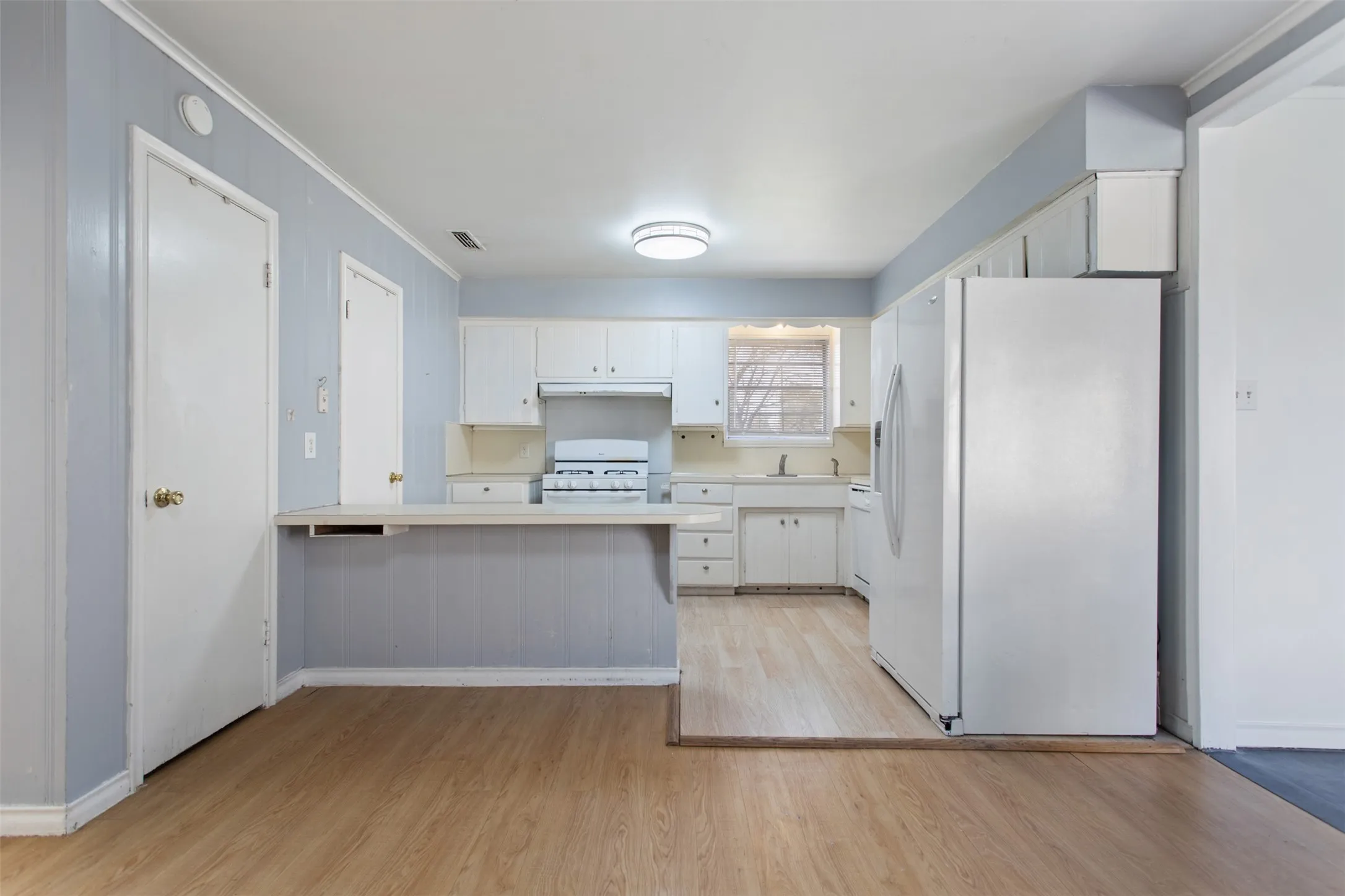 Single Family Residence For Sale in Smith County , 3126 Colgate Avenue, Tyler, Texas 75701, 4 Bedrooms, 3 Bathrooms, 2 Garage spaces, 2,121 Sqft, built in 1958, Price $239,900, mls#21274951, Real Estate Agent in Tyler, Homes For Sale in Smith county, Homes For Sale in Tyler, Realtor in Tyler Texas, Real Estate Brokerage Independent Realty Texas, Luminita Cordes Realtor