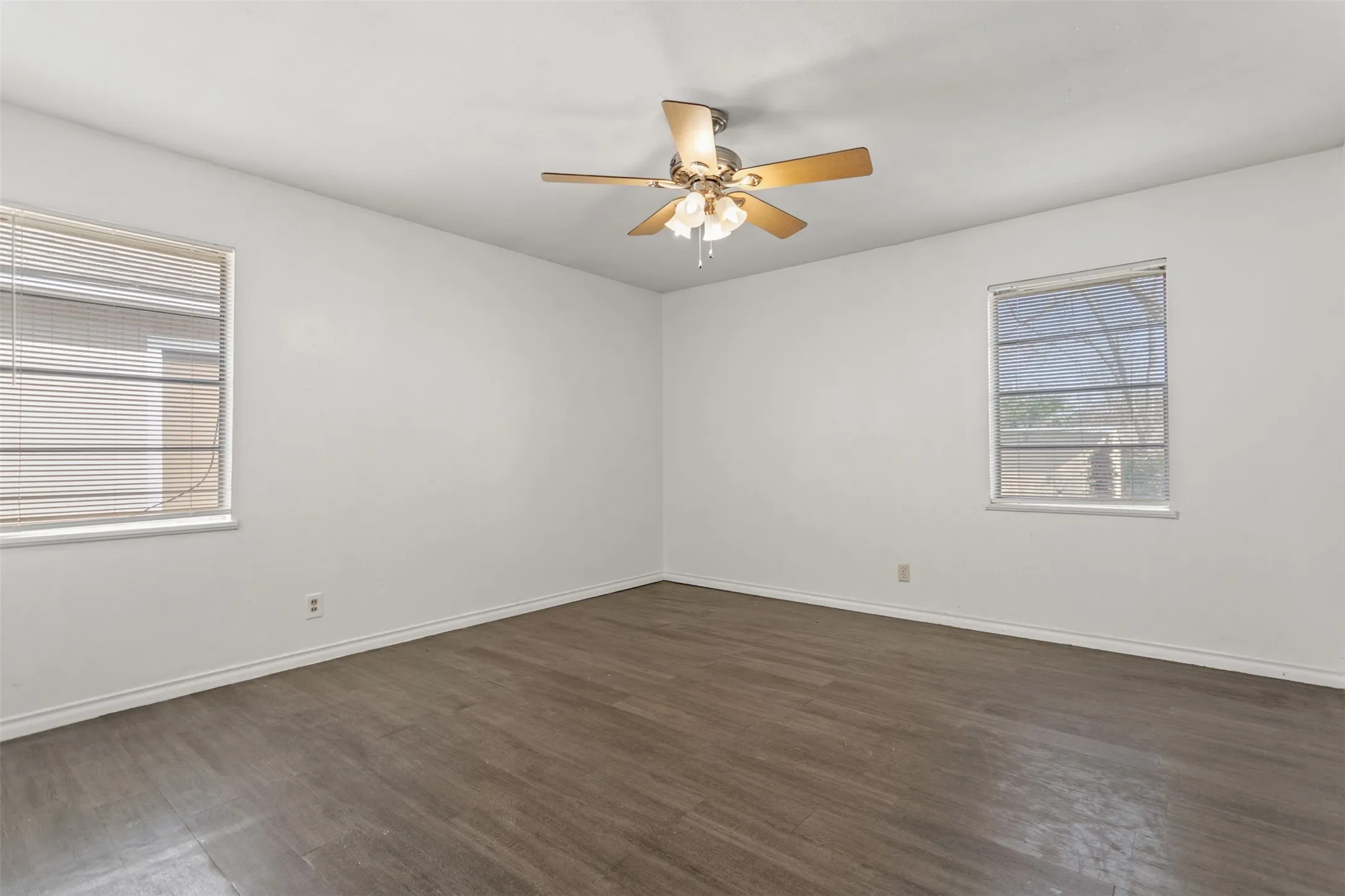 Single Family Residence For Sale in Smith County , 3126 Colgate Avenue, Tyler, Texas 75701, 4 Bedrooms, 3 Bathrooms, 2 Garage spaces, 2,121 Sqft, built in 1958, Price $239,900, mls#21274951, Real Estate Agent in Tyler, Homes For Sale in Smith county, Homes For Sale in Tyler, Realtor in Tyler Texas, Real Estate Brokerage Independent Realty Texas, Luminita Cordes Realtor