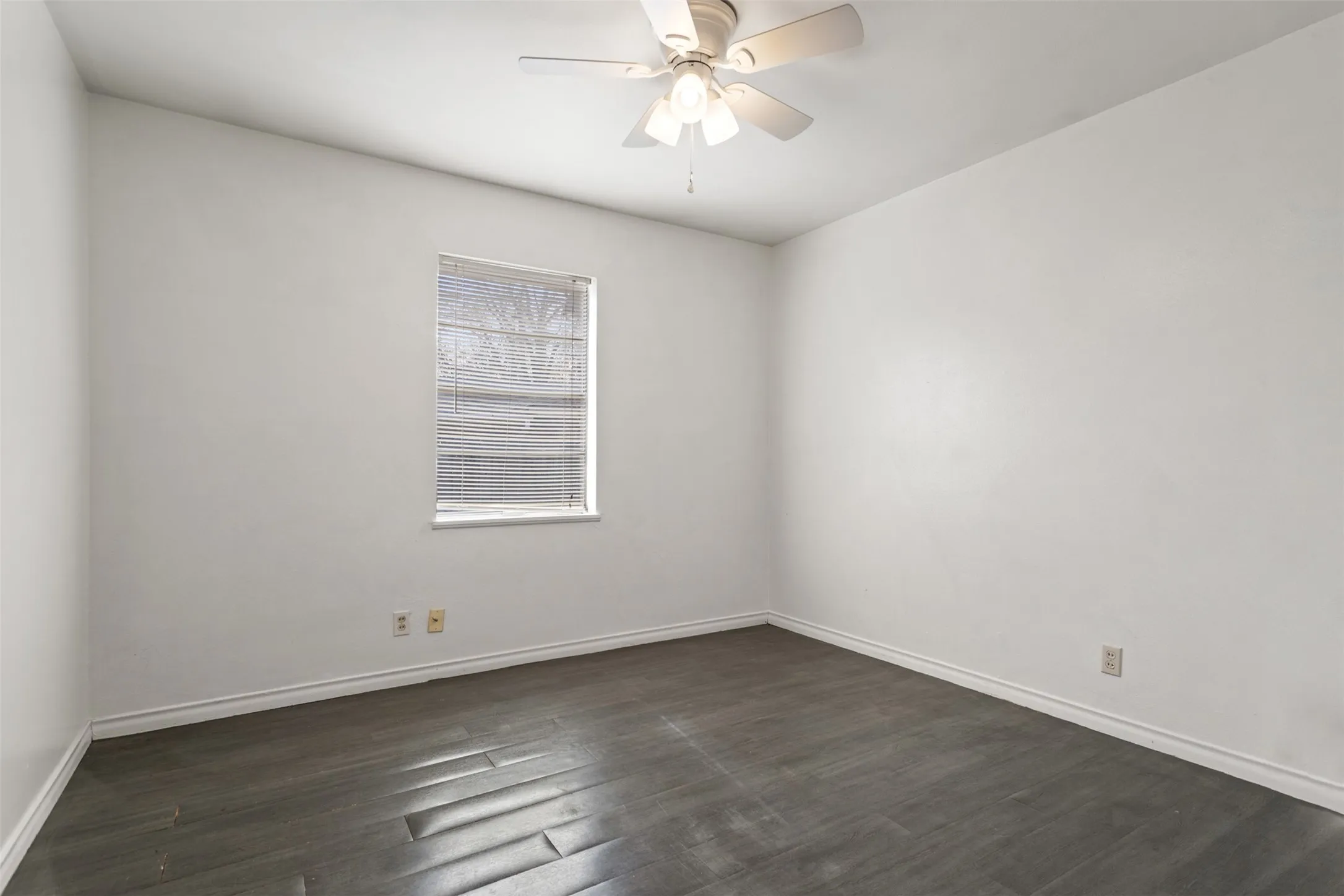 Single Family Residence For Sale in Smith County , 3126 Colgate Avenue, Tyler, Texas 75701, 4 Bedrooms, 3 Bathrooms, 2 Garage spaces, 2,121 Sqft, built in 1958, Price $239,900, mls#21274951, Real Estate Agent in Tyler, Homes For Sale in Smith county, Homes For Sale in Tyler, Realtor in Tyler Texas, Real Estate Brokerage Independent Realty Texas, Luminita Cordes Realtor