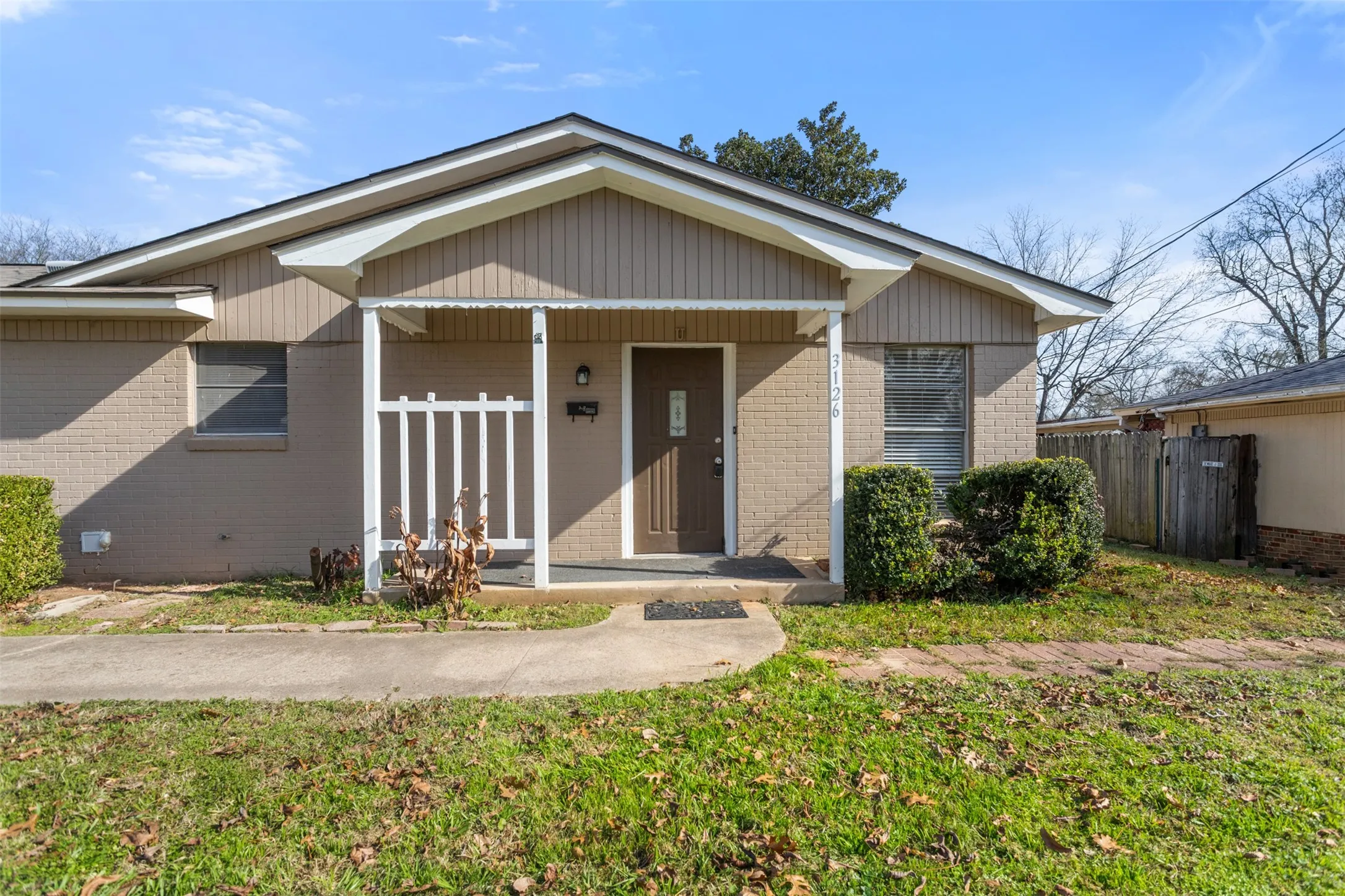Single Family Residence For Sale in Smith County , 3126 Colgate Avenue, Tyler, Texas 75701, 4 Bedrooms, 3 Bathrooms, 2 Garage spaces, 2,121 Sqft, built in 1958, Price $239,900, mls#21274951, Real Estate Agent in Tyler, Homes For Sale in Smith county, Homes For Sale in Tyler, Realtor in Tyler Texas, Real Estate Brokerage Independent Realty Texas, Luminita Cordes Realtor
