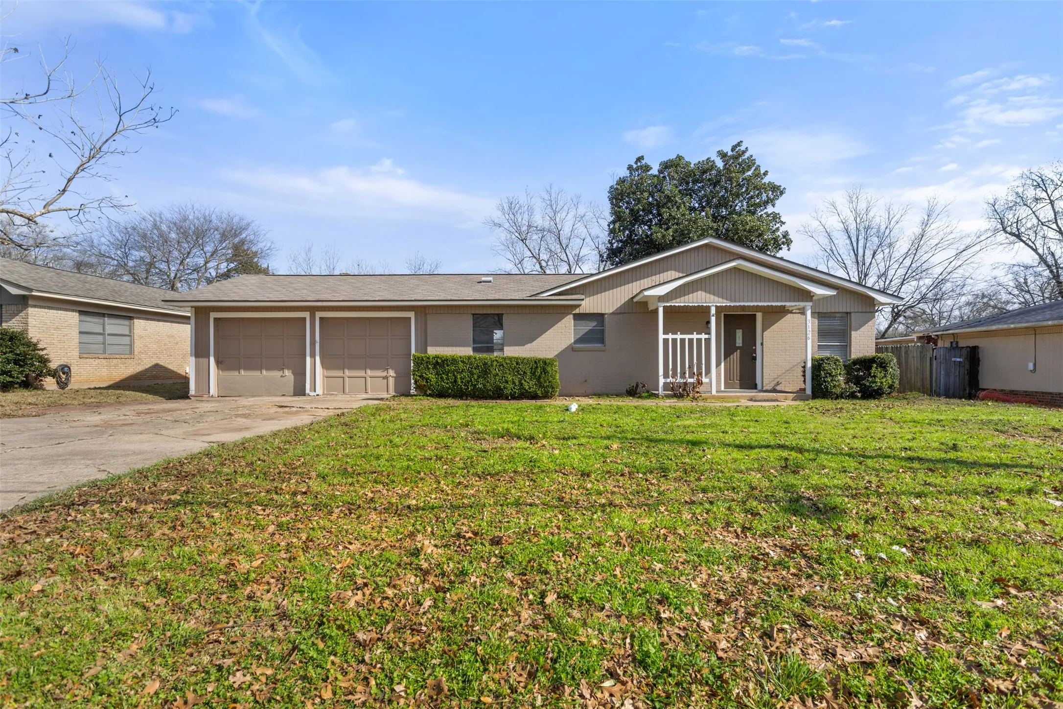 Single Family Residence For Sale in Smith County , 3126 Colgate Avenue, Tyler, Texas 75701, 4 Bedrooms, 3 Bathrooms, 2 Garage spaces, 2,121 Sqft, built in 1958, Price $239,900, mls#21274951, Real Estate Agent in Tyler, Homes For Sale in Smith county, Homes For Sale in Tyler, Realtor in Tyler Texas, Real Estate Brokerage Independent Realty Texas, Luminita Cordes Realtor