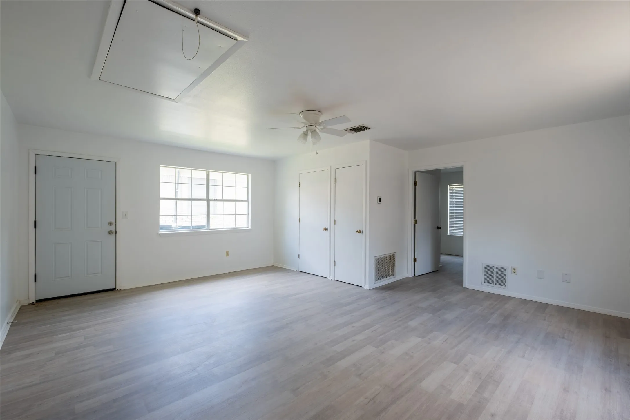 Single Family Residence For Sale in Smith County , 3126 Colgate Avenue, Tyler, Texas 75701, 4 Bedrooms, 3 Bathrooms, 2 Garage spaces, 2,121 Sqft, built in 1958, Price $239,900, mls#21274951, Real Estate Agent in Tyler, Homes For Sale in Smith county, Homes For Sale in Tyler, Realtor in Tyler Texas, Real Estate Brokerage Independent Realty Texas, Luminita Cordes Realtor