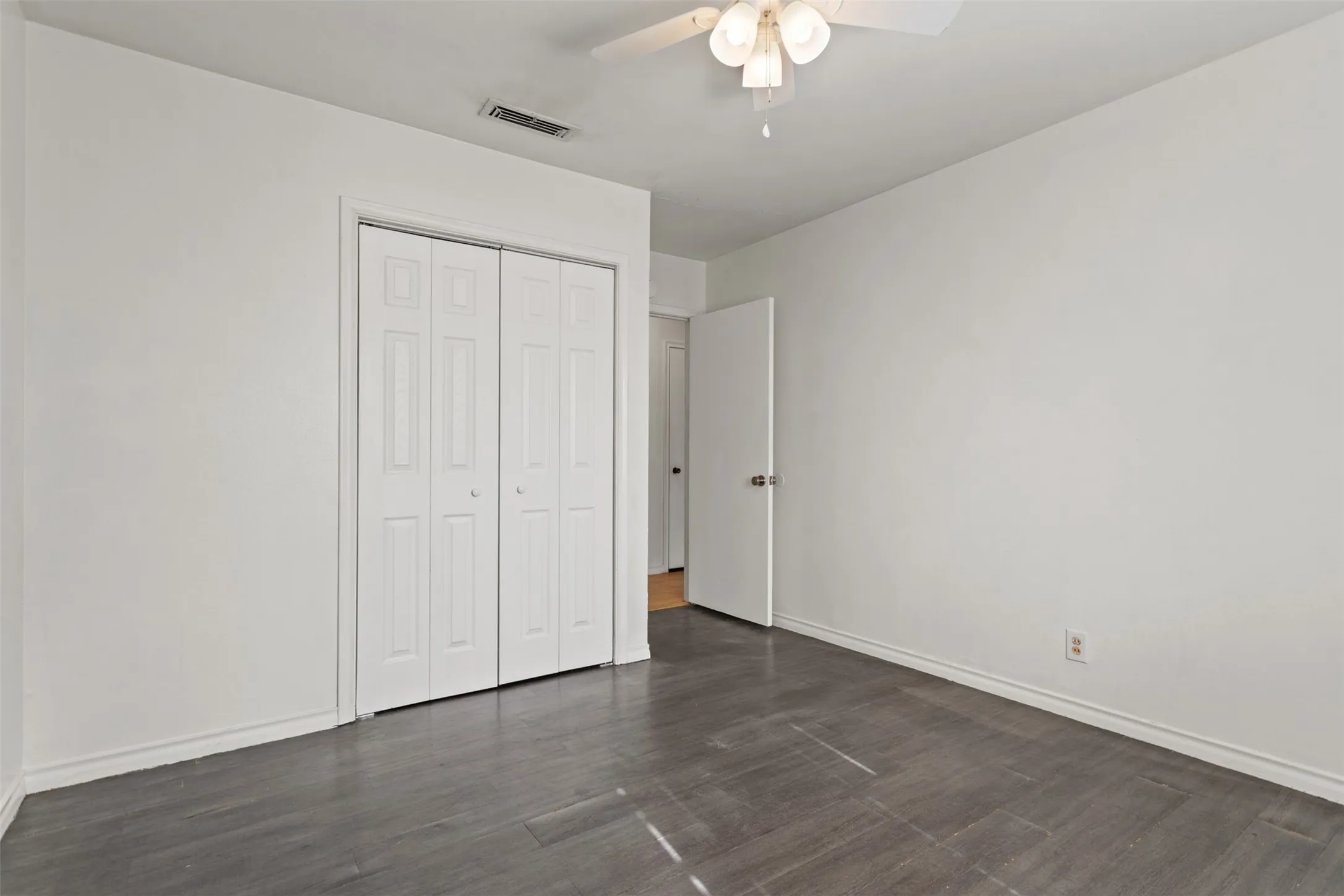 Single Family Residence For Sale in Smith County , 3126 Colgate Avenue, Tyler, Texas 75701, 4 Bedrooms, 3 Bathrooms, 2 Garage spaces, 2,121 Sqft, built in 1958, Price $239,900, mls#21274951, Real Estate Agent in Tyler, Homes For Sale in Smith county, Homes For Sale in Tyler, Realtor in Tyler Texas, Real Estate Brokerage Independent Realty Texas, Luminita Cordes Realtor