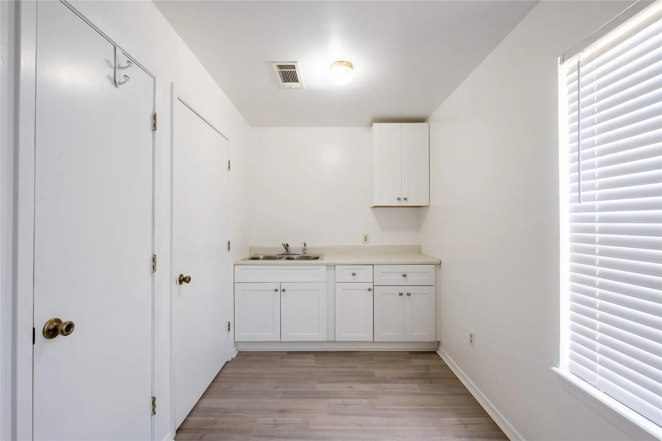 Single Family Residence For Sale in Smith County , 3126 Colgate Avenue, Tyler, Texas 75701, 4 Bedrooms, 3 Bathrooms, 2 Garage spaces, 2,121 Sqft, built in 1958, Price $239,900, mls#21274951, Real Estate Agent in Tyler, Homes For Sale in Smith county, Homes For Sale in Tyler, Realtor in Tyler Texas, Real Estate Brokerage Independent Realty Texas, Luminita Cordes Realtor