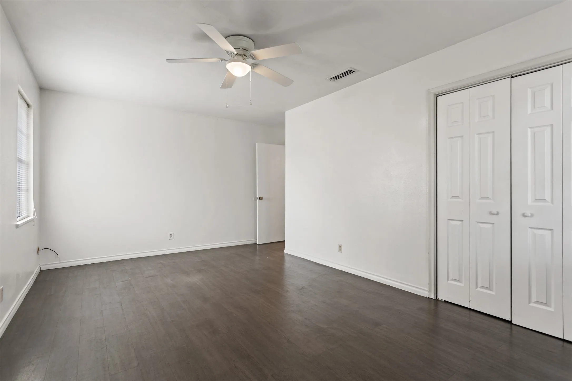 Single Family Residence For Sale in Smith County , 3126 Colgate Avenue, Tyler, Texas 75701, 4 Bedrooms, 3 Bathrooms, 2 Garage spaces, 2,121 Sqft, built in 1958, Price $239,900, mls#21274951, Real Estate Agent in Tyler, Homes For Sale in Smith county, Homes For Sale in Tyler, Realtor in Tyler Texas, Real Estate Brokerage Independent Realty Texas, Luminita Cordes Realtor