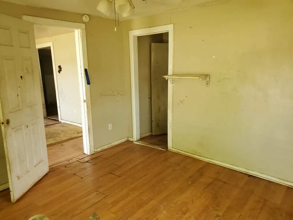 Single Family Residence For Sale in Taylor County , 918 Sammons Street, Abilene, Texas 79605, 2 Bedroom, 2 Bathroom, Garage spaces, 1,140 Sqft, built in 1960, mls#21273881, Real Estate Agent in Abilene, Homes For Sale in Taylor county, Homes For Sale in Abilene, Realtor in Abilene Texas, Real Estate Brokerage Independent Realty Texas, Luminita Cordes Realtor