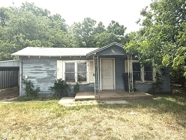 Single Family Residence For Sale in Taylor County , 918 Sammons Street, Abilene, Texas 79605, 2 Bedroom, 2 Bathroom, Garage spaces, 1,140 Sqft, built in 1960, mls#21273881, Real Estate Agent in Abilene, Homes For Sale in Taylor county, Homes For Sale in Abilene, Realtor in Abilene Texas, Real Estate Brokerage Independent Realty Texas, Luminita Cordes Realtor