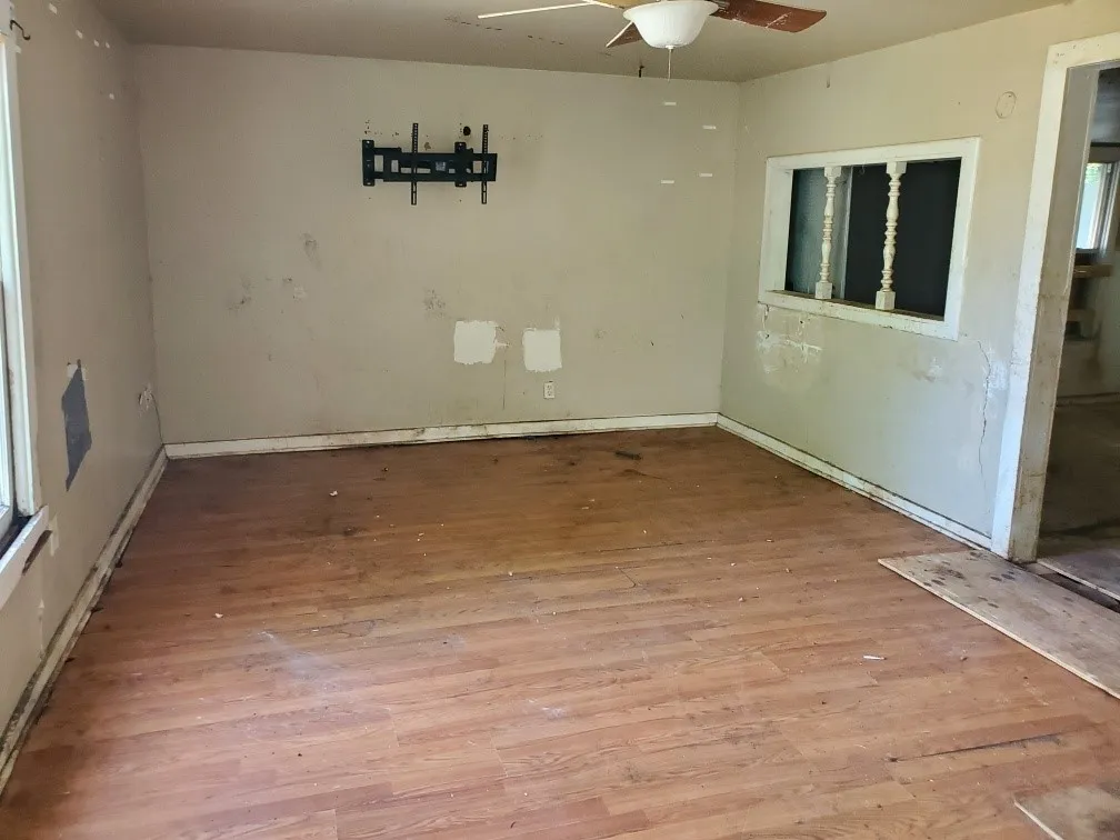 Single Family Residence For Sale in Taylor County , 918 Sammons Street, Abilene, Texas 79605, 2 Bedroom, 2 Bathroom, Garage spaces, 1,140 Sqft, built in 1960, mls#21273881, Real Estate Agent in Abilene, Homes For Sale in Taylor county, Homes For Sale in Abilene, Realtor in Abilene Texas, Real Estate Brokerage Independent Realty Texas, Luminita Cordes Realtor