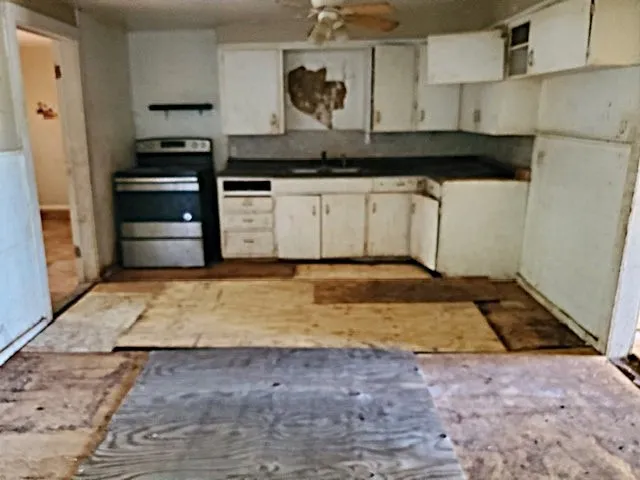 Single Family Residence For Sale in Taylor County , 918 Sammons Street, Abilene, Texas 79605, 2 Bedroom, 2 Bathroom, Garage spaces, 1,140 Sqft, built in 1960, mls#21273881, Real Estate Agent in Abilene, Homes For Sale in Taylor county, Homes For Sale in Abilene, Realtor in Abilene Texas, Real Estate Brokerage Independent Realty Texas, Luminita Cordes Realtor