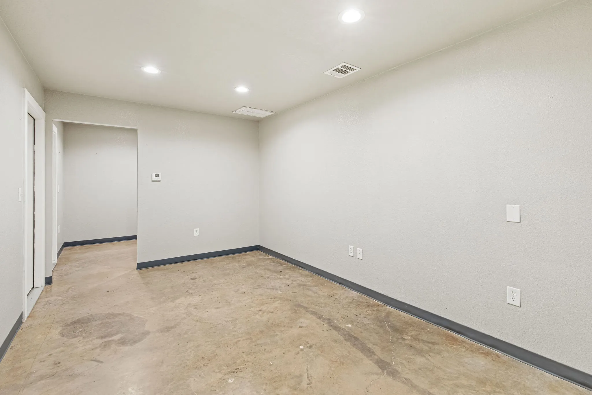 Warehouse For Rent in Wise County , 2601 S Highway 287 600, Decatur, Texas 76234, 0, 0, Garage spaces, 0 Sqft, built in 1975, Price $2,100, mls#21274965, Real Estate Agent in Decatur, Homes For Rent in Wise county, Homes For Rent in Decatur, Realtor in Decatur Texas, Real Estate Brokerage Independent Realty Texas, Luminita Cordes Realtor