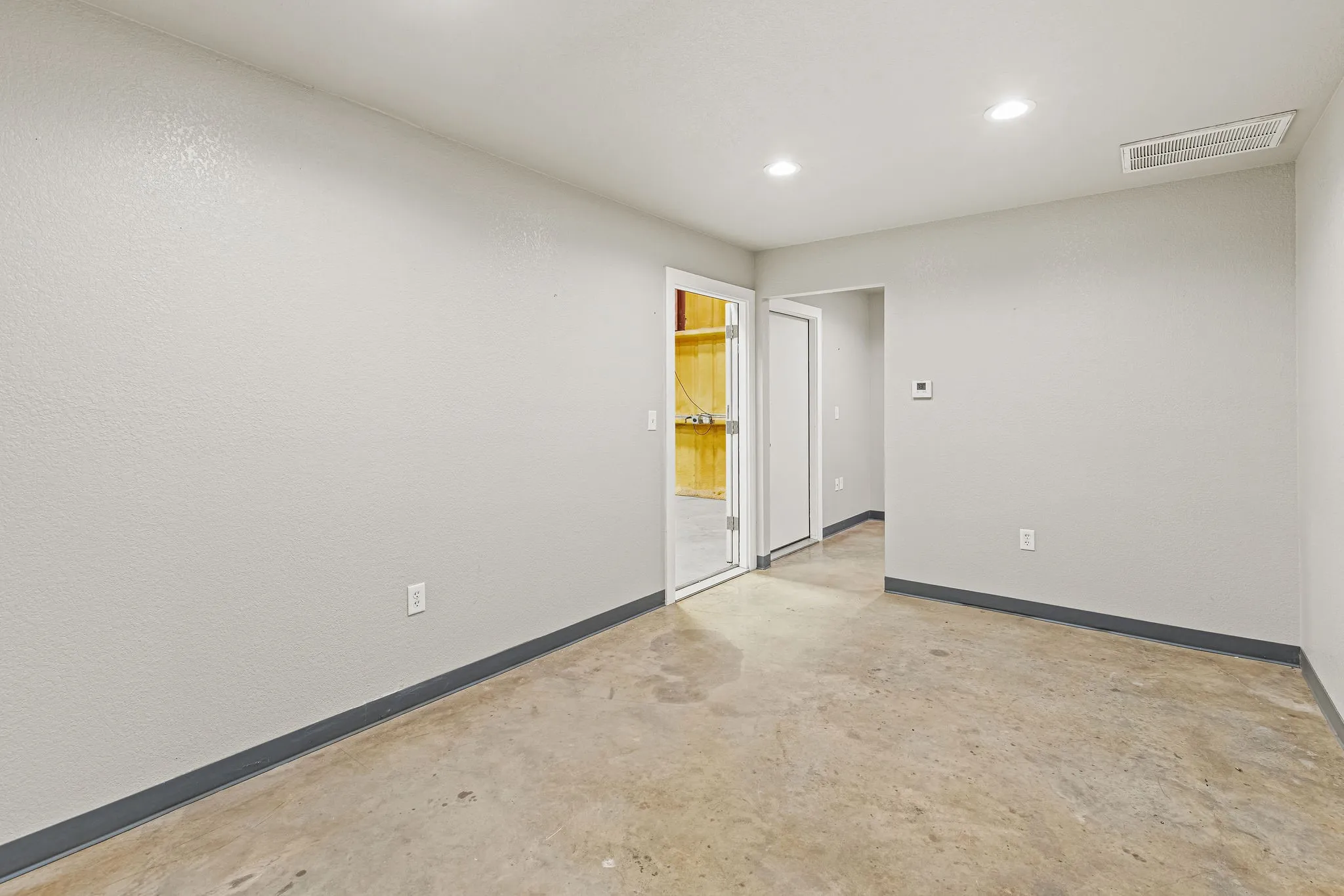 Warehouse For Rent in Wise County , 2601 S Highway 287 600, Decatur, Texas 76234, 0, 0, Garage spaces, 0 Sqft, built in 1975, Price $2,100, mls#21274965, Real Estate Agent in Decatur, Homes For Rent in Wise county, Homes For Rent in Decatur, Realtor in Decatur Texas, Real Estate Brokerage Independent Realty Texas, Luminita Cordes Realtor