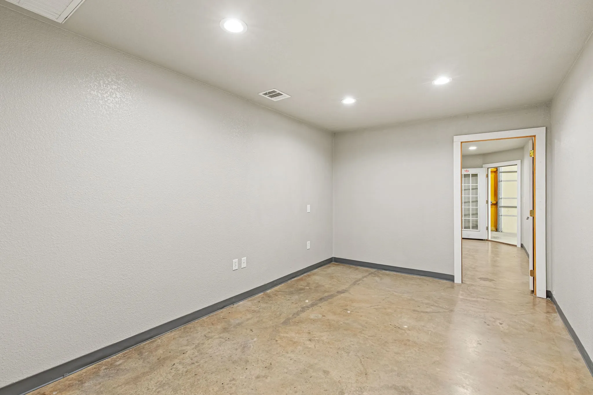 Warehouse For Rent in Wise County , 2601 S Highway 287 600, Decatur, Texas 76234, 0, 0, Garage spaces, 0 Sqft, built in 1975, Price $2,100, mls#21274965, Real Estate Agent in Decatur, Homes For Rent in Wise county, Homes For Rent in Decatur, Realtor in Decatur Texas, Real Estate Brokerage Independent Realty Texas, Luminita Cordes Realtor
